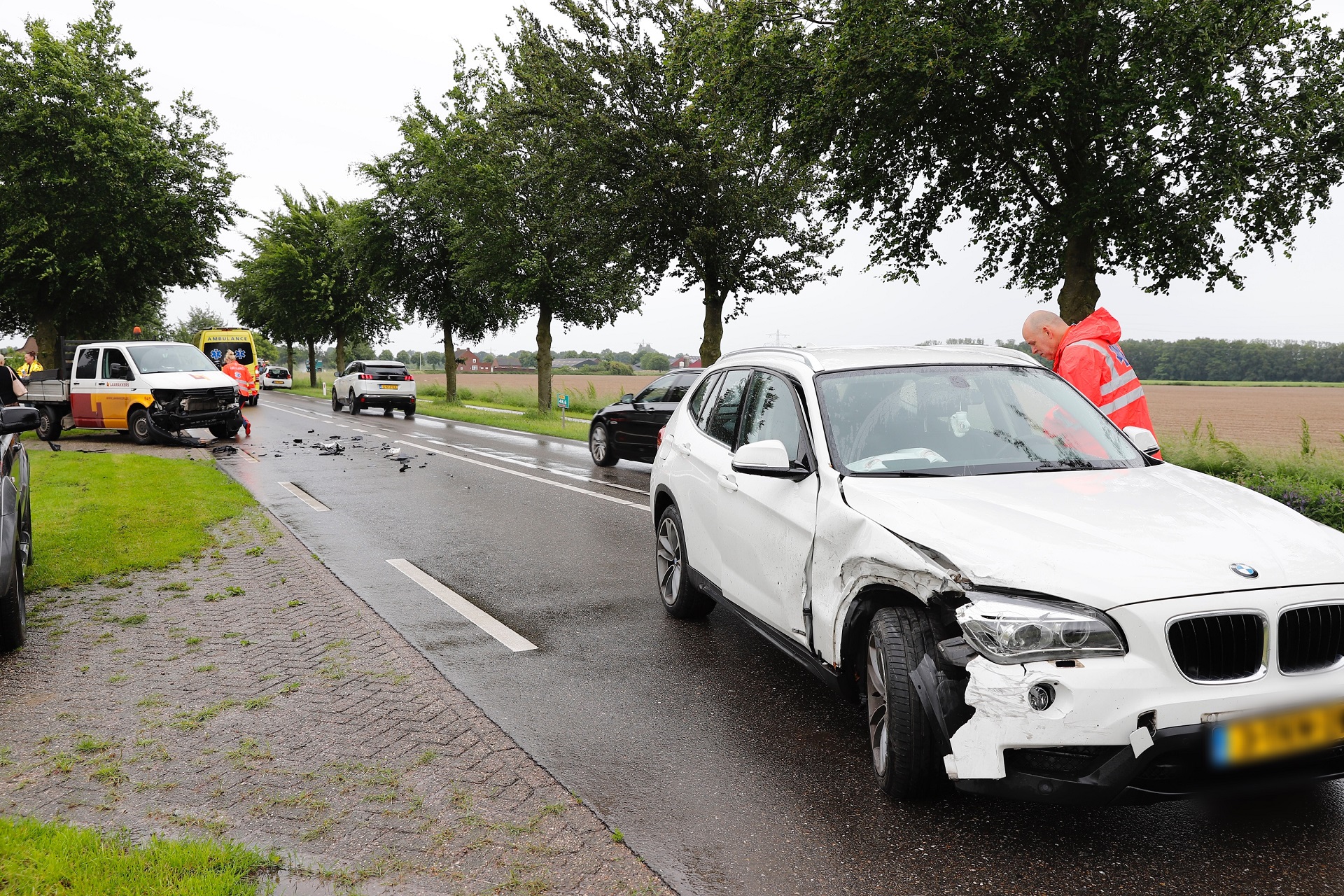 Veel Schade Na Botsing Tussen Auto En Busje - 112Brabant