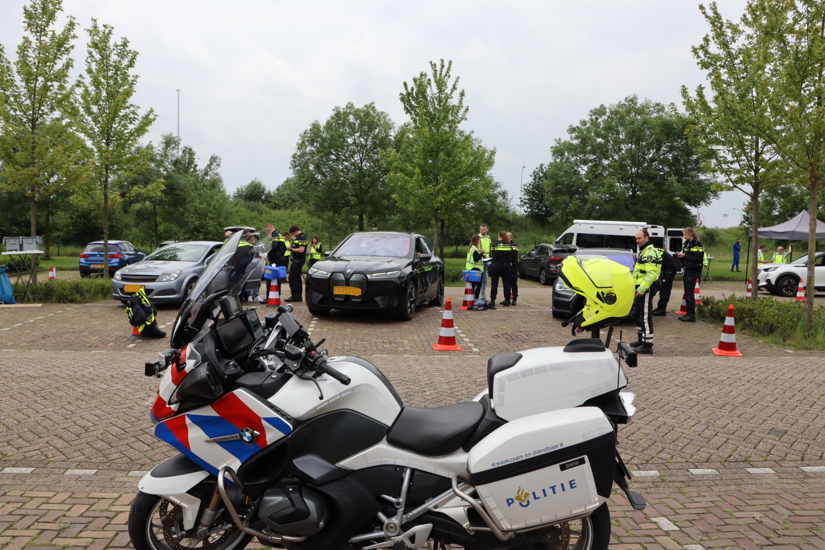 Grote verkeerscontrole in Waalwijk: 200 voertuigen gecontroleerd