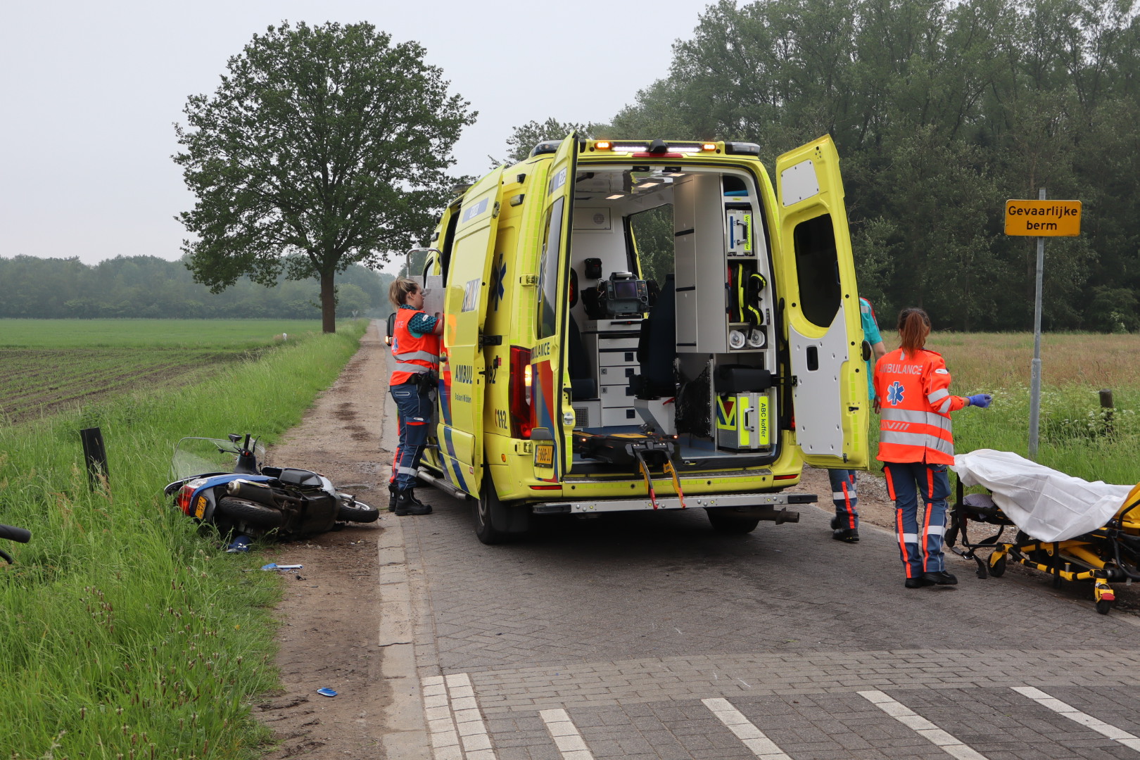 Scooterrijdster gewond na botsing met auto