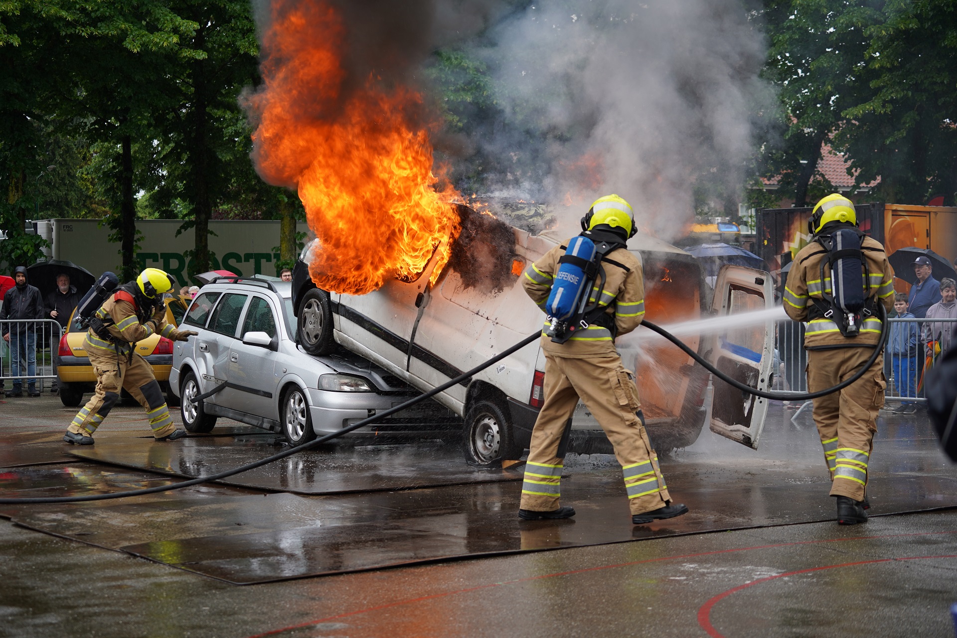 Ondanks stromende regen toch druk op veiligheidsdag in Rijen