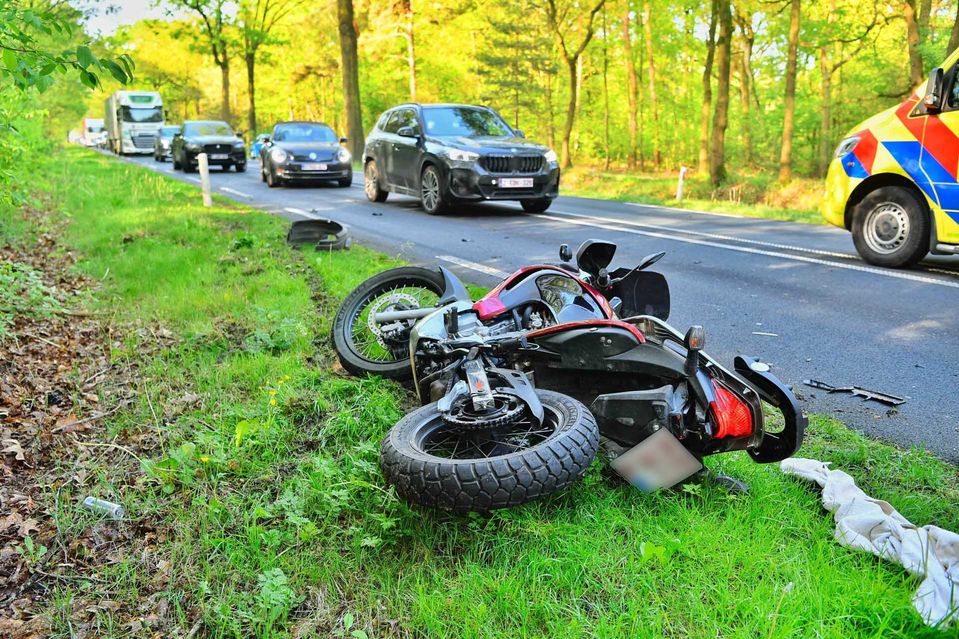 Motorrijder ernstig gewond na overreden te zijn door auto