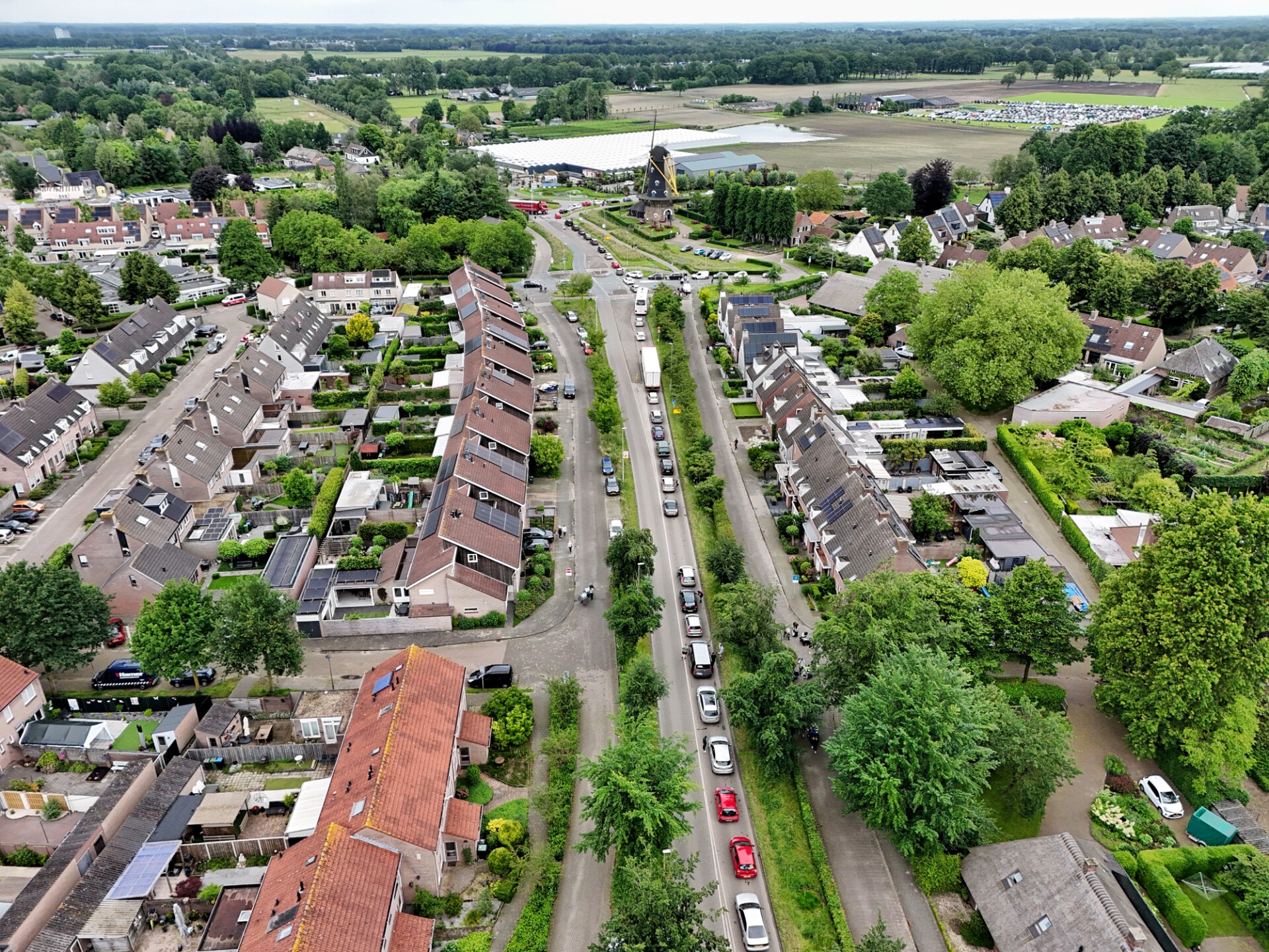 Rijexamens massaal afgezegd door enorme drukte op N65 met bezoekers intents festival
