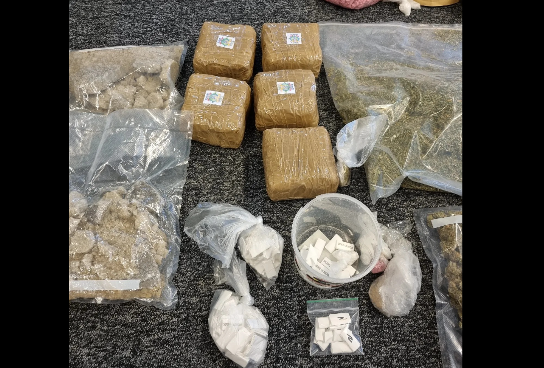 Agenten vinden voor 250.000 euro aan drugs tijdens ontruiming van woning