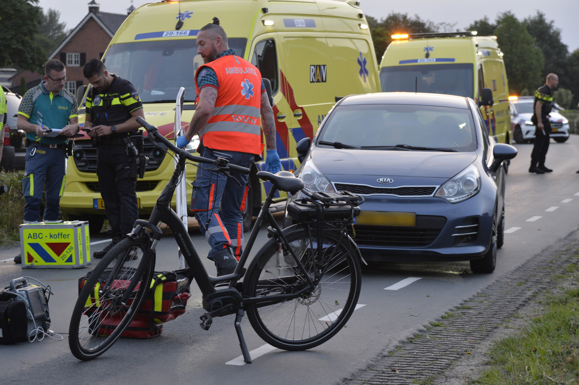Fietser ernstig gewond na botsing met auto
