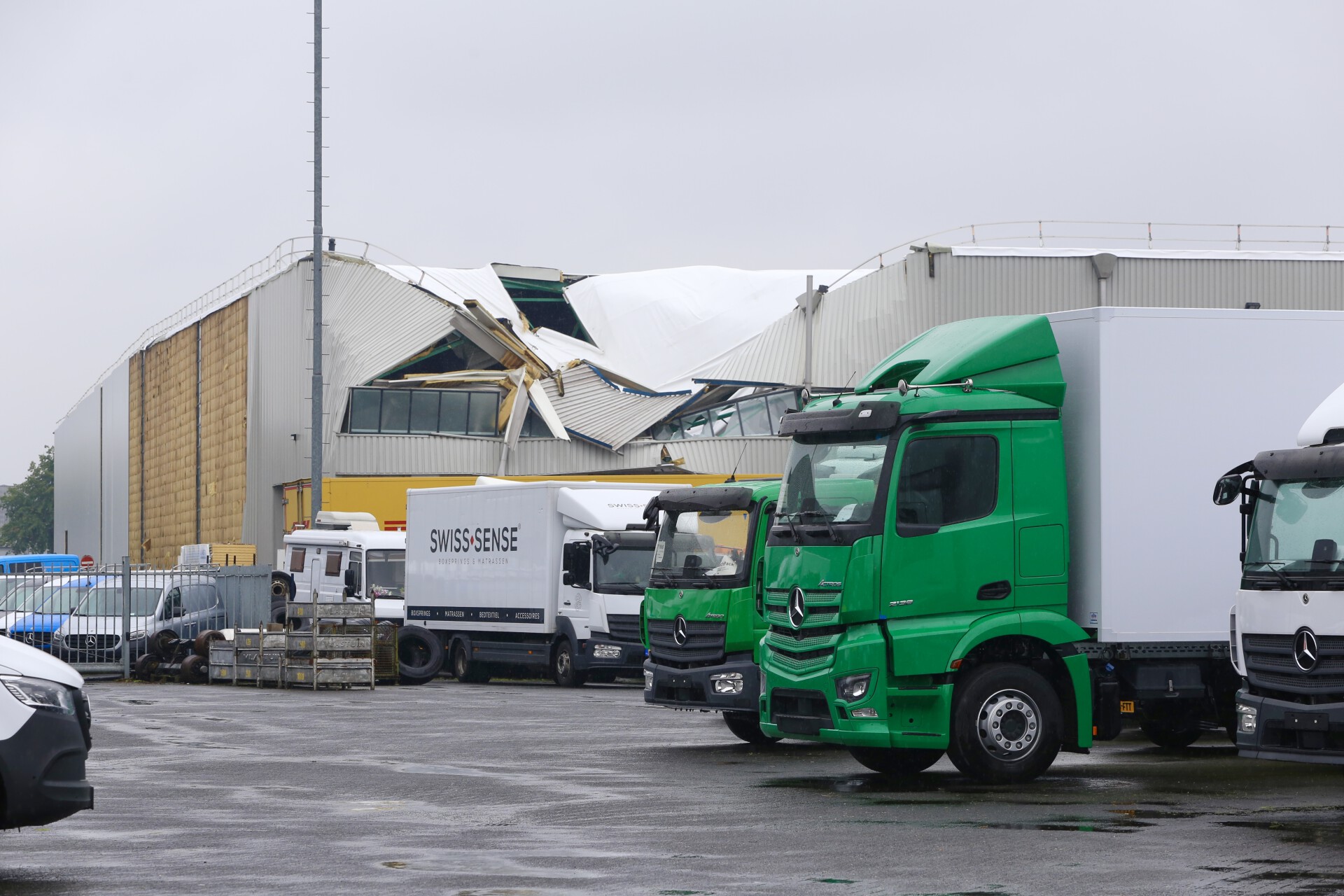 Dak distributiecentrum Veghel deels ingestort