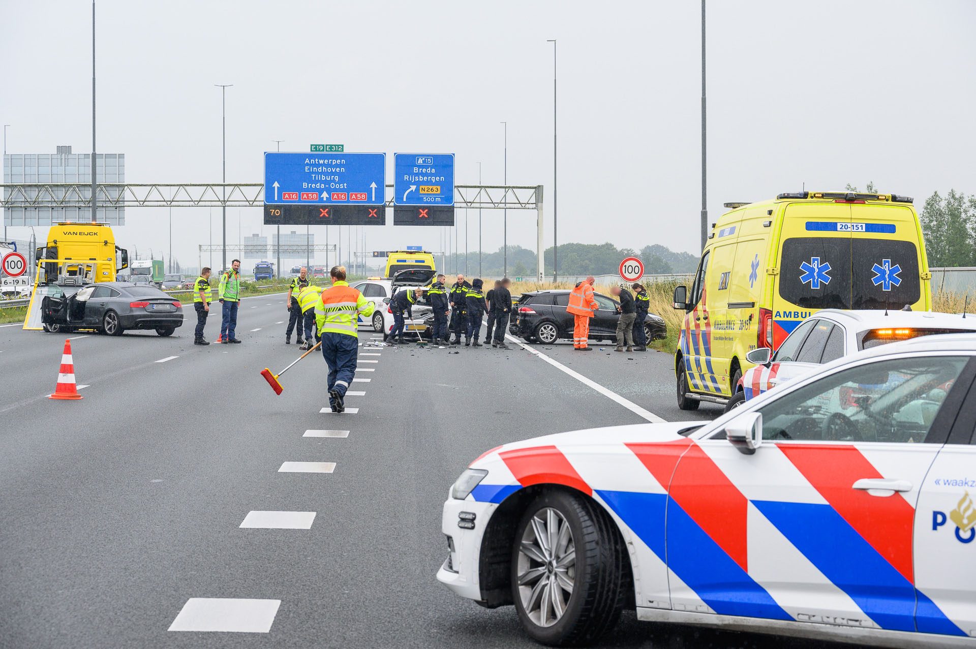 Lange File Door Ongeval Met Drie Autos Brabant