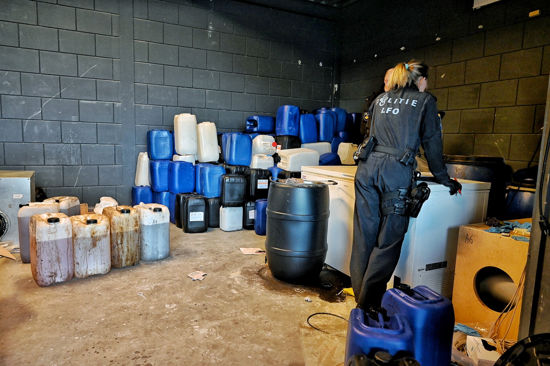 Drugslab aangetroffen na inval in bedrijfspand