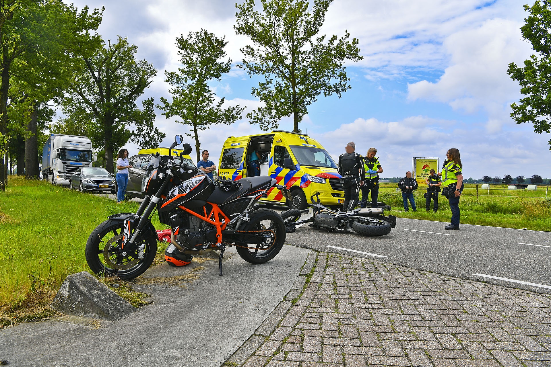 Drie motorrijders gewond bij botsing tijdens groepsrit