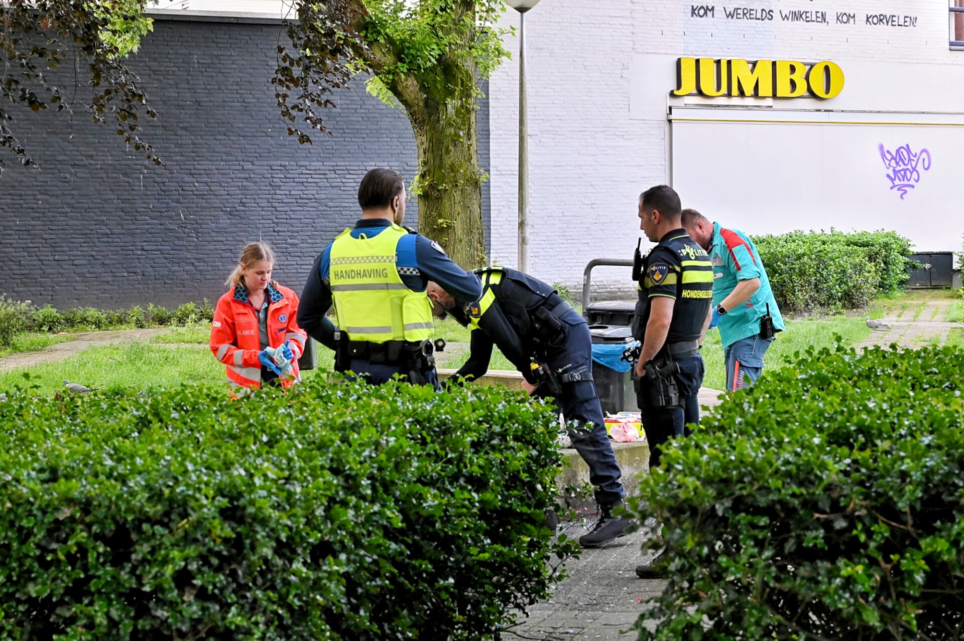 Man in gezicht gesneden met aardappelschilmesje