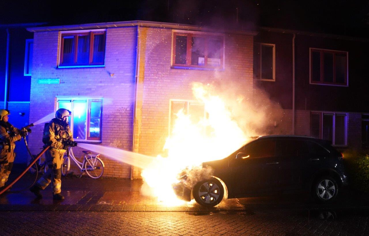 Auto in brand gestoken, dader aangehouden