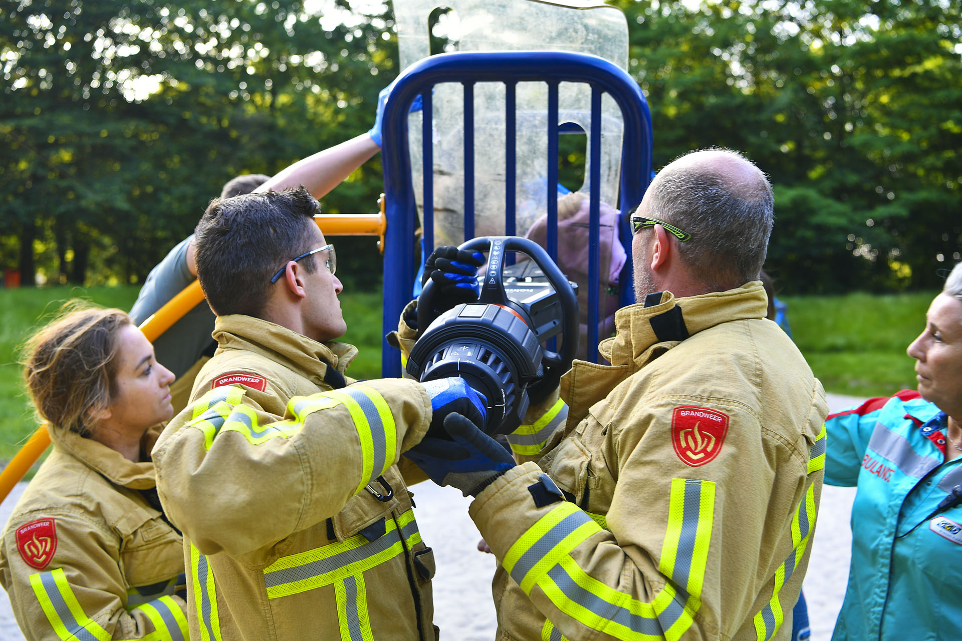 Kindje (3) met been bekneld in speeltoestel