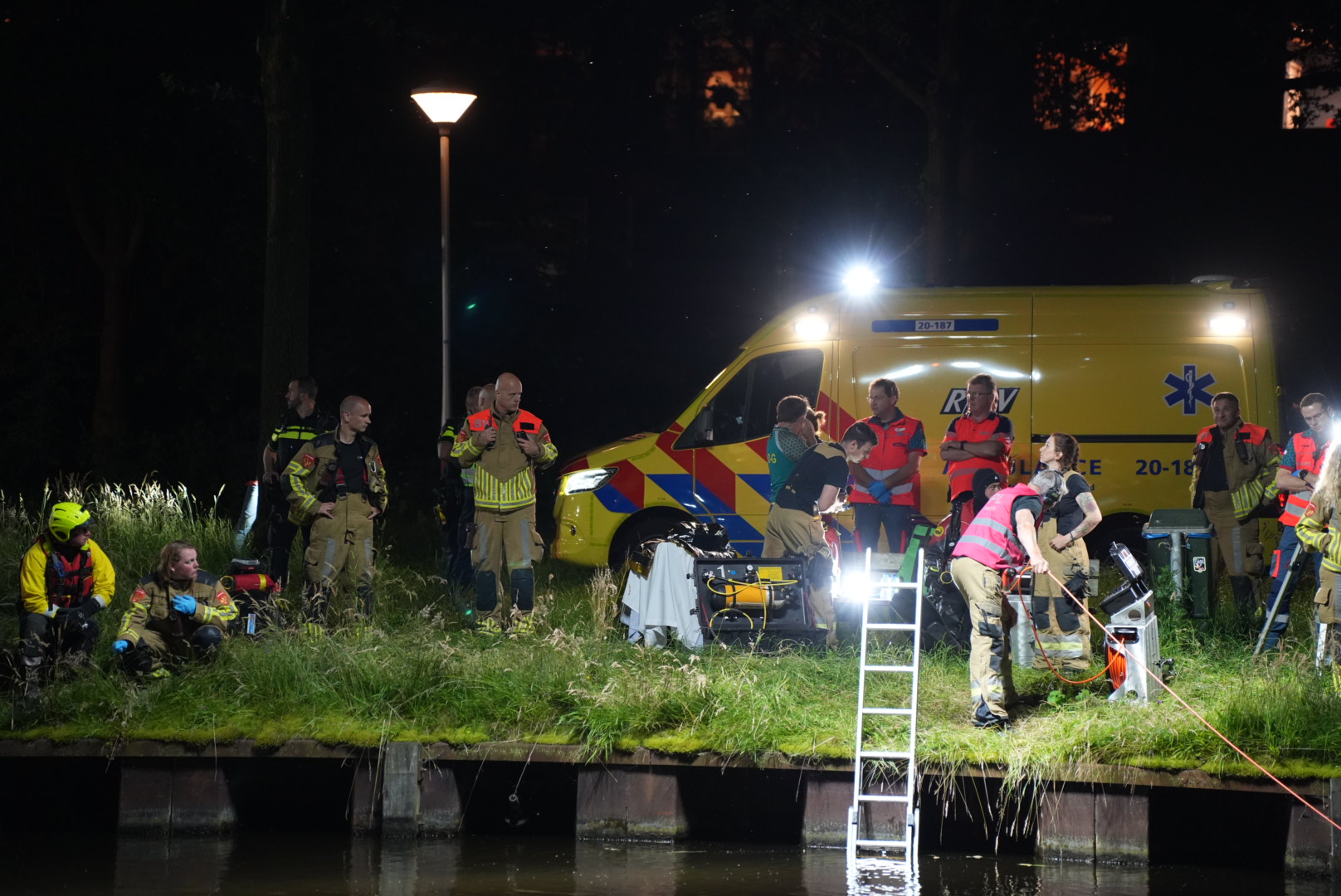 Grote zoekactie na melding persoon te water