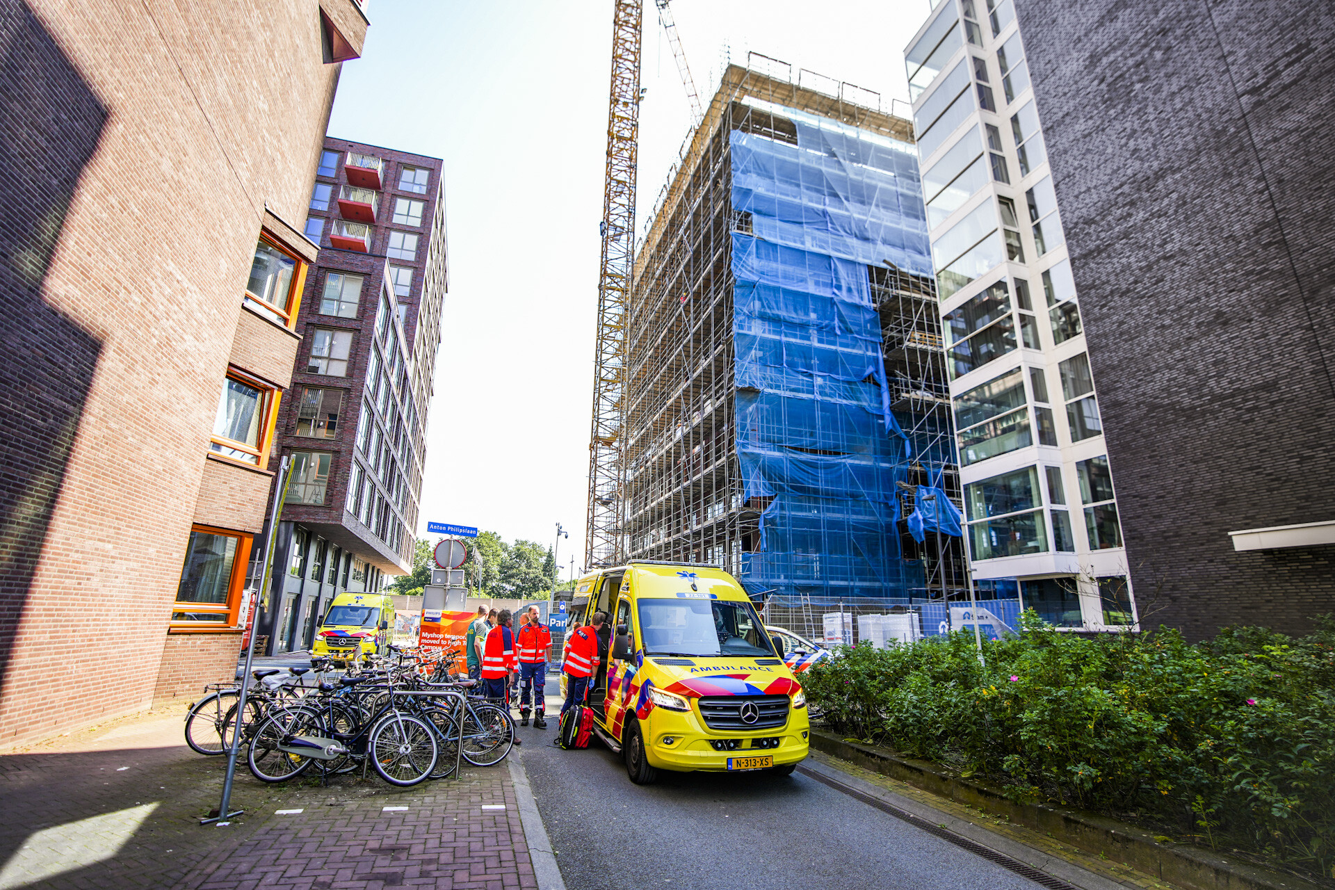 Bouwvakker overleden nadat stuk van steiger van grote hoogte op hem viel