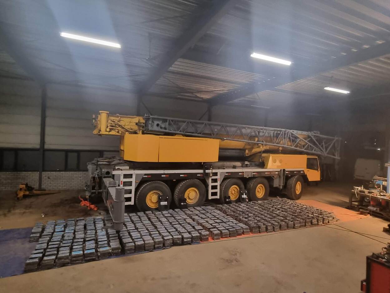 Enorme drugsvangst in havengebied Moerdijk: politie ontdekt cocaïne in telescoopkraan