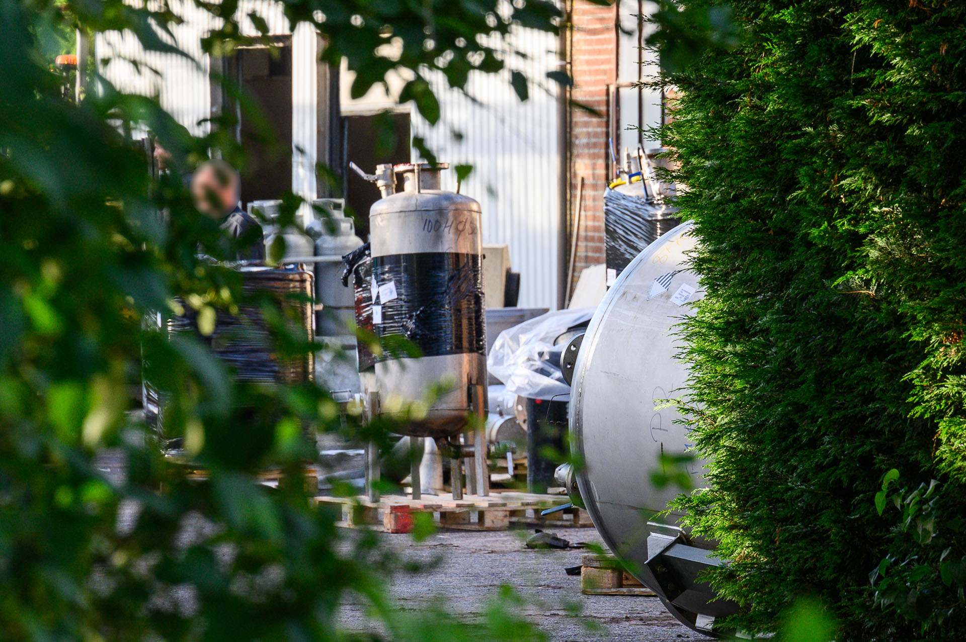 Politie al dagen bezig met ontmantelen drugslab