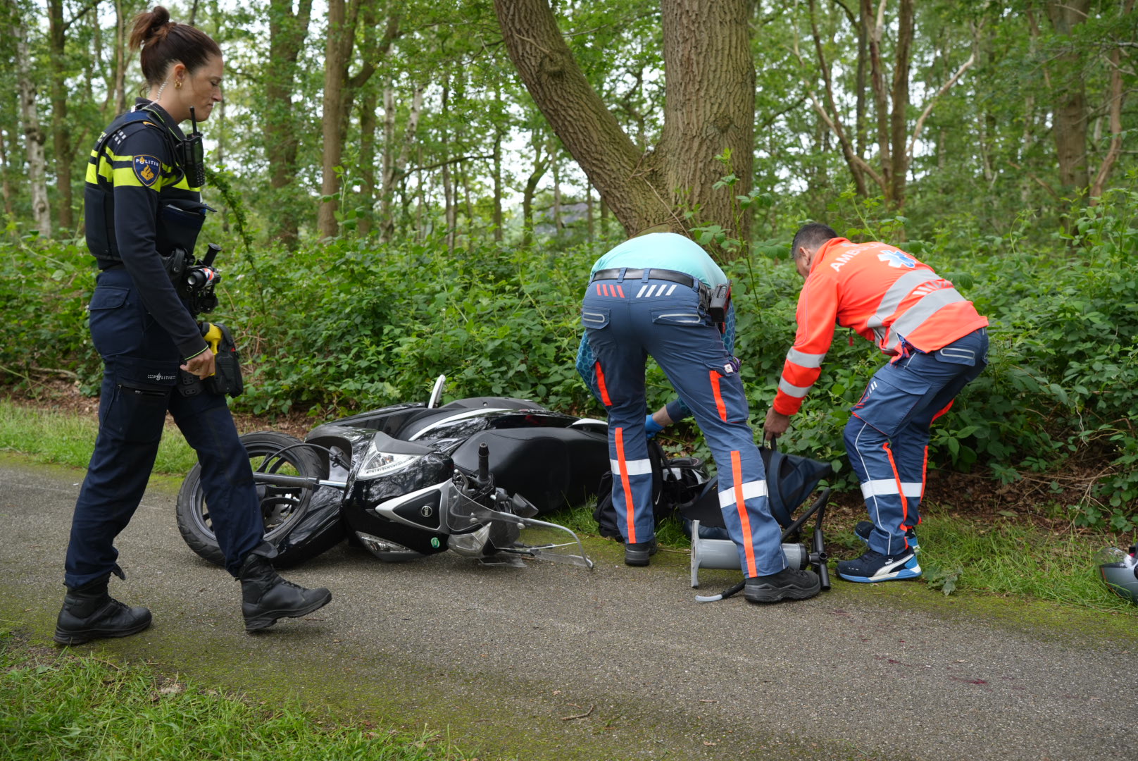 Scooterrijder zwaargewond na val, slachtoffer met spoed naar ziekenhuis