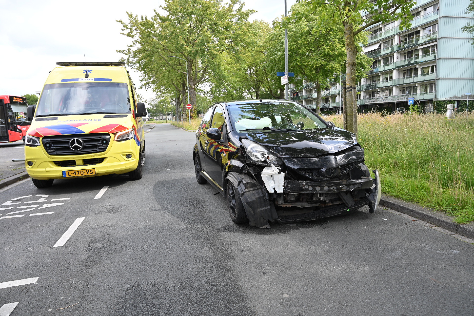 Veel schade na ongeval op kruising