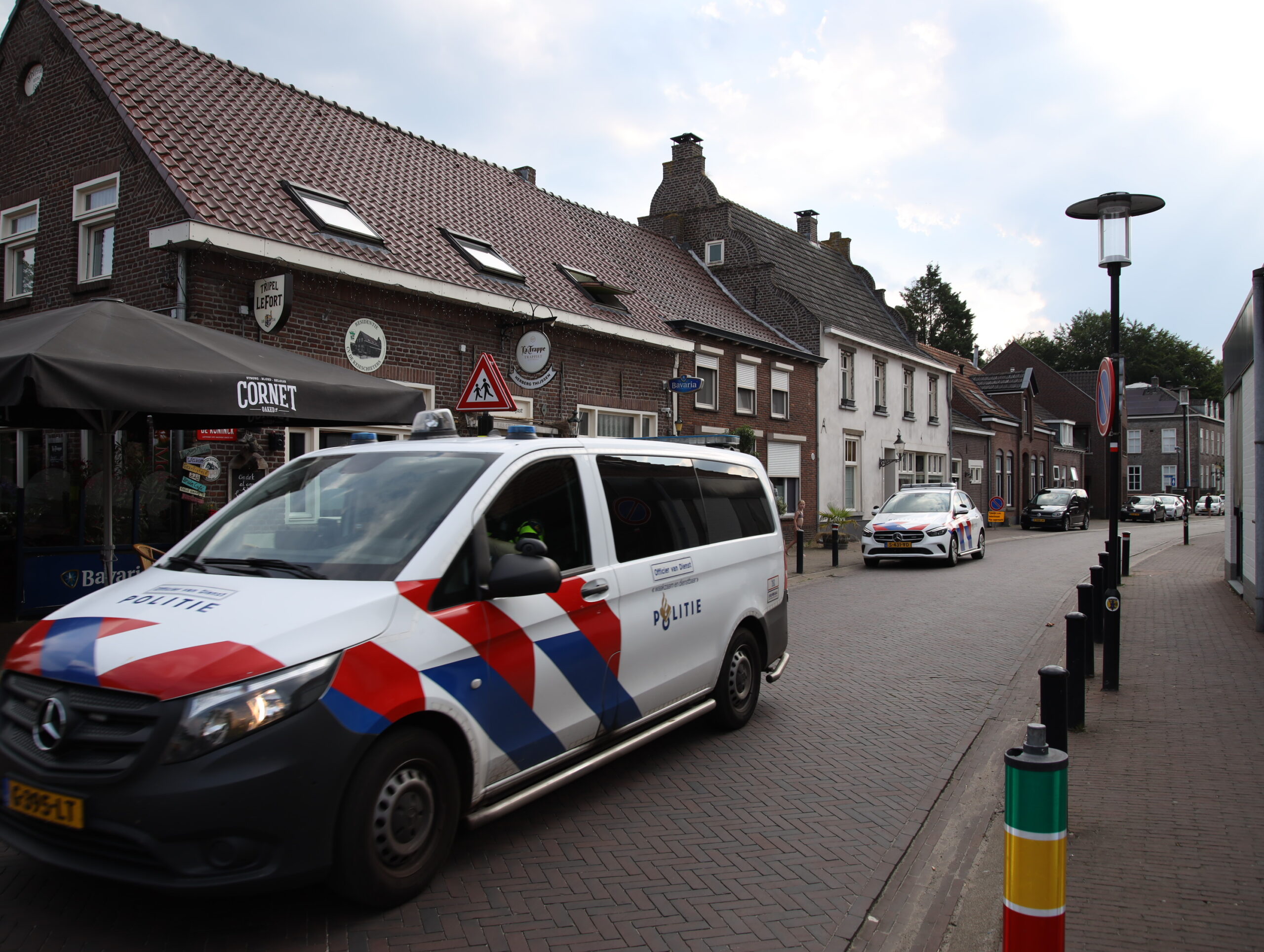 Café overvallen, politie in omgeving op zoek naar de dader