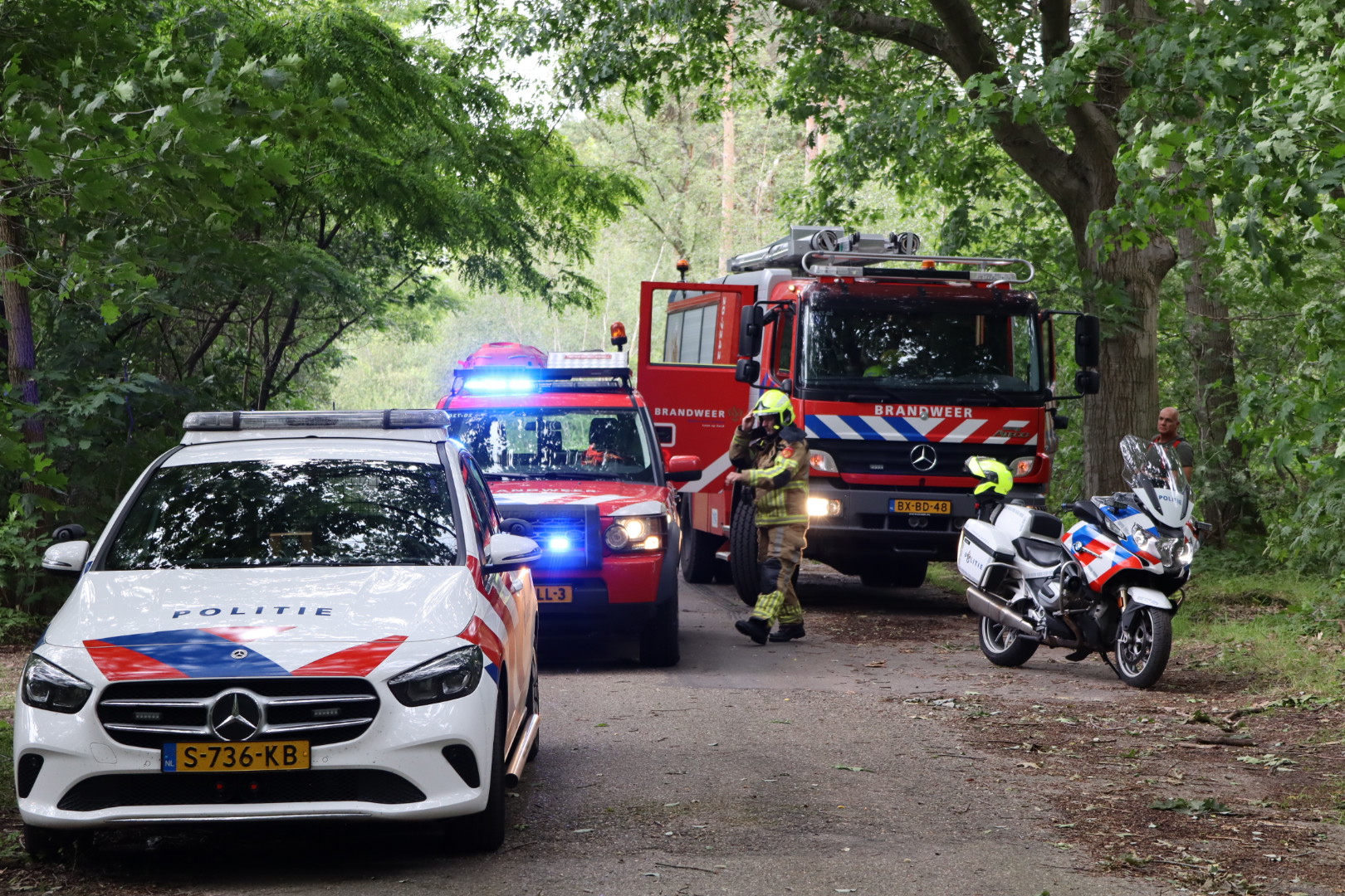 Terreinwagen belandt op z’n kant, meerdere gewonden