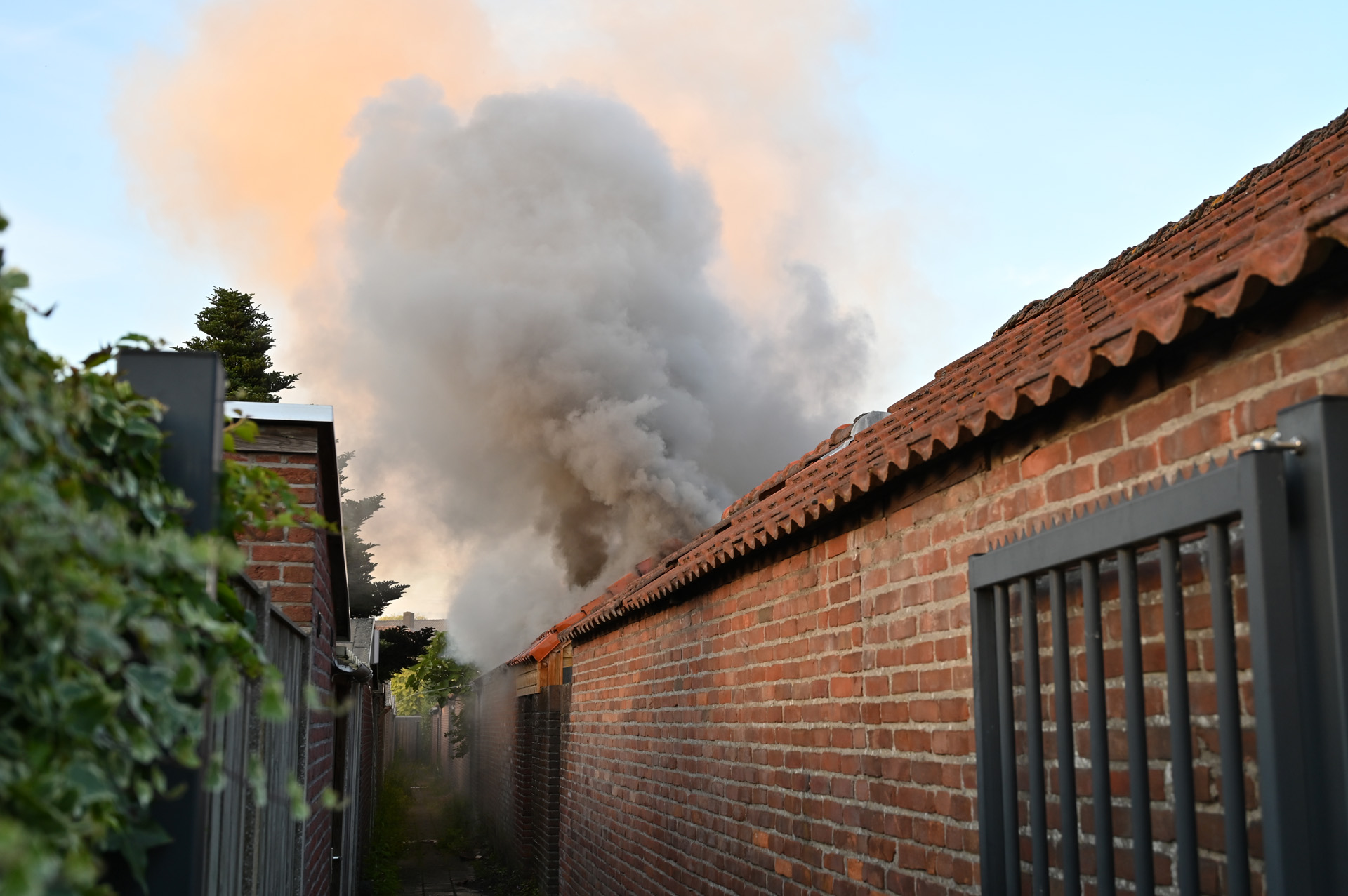 Schuur Achter Woning Vliegt In Brand, Bewoner Ademt Rook In - 112Brabant