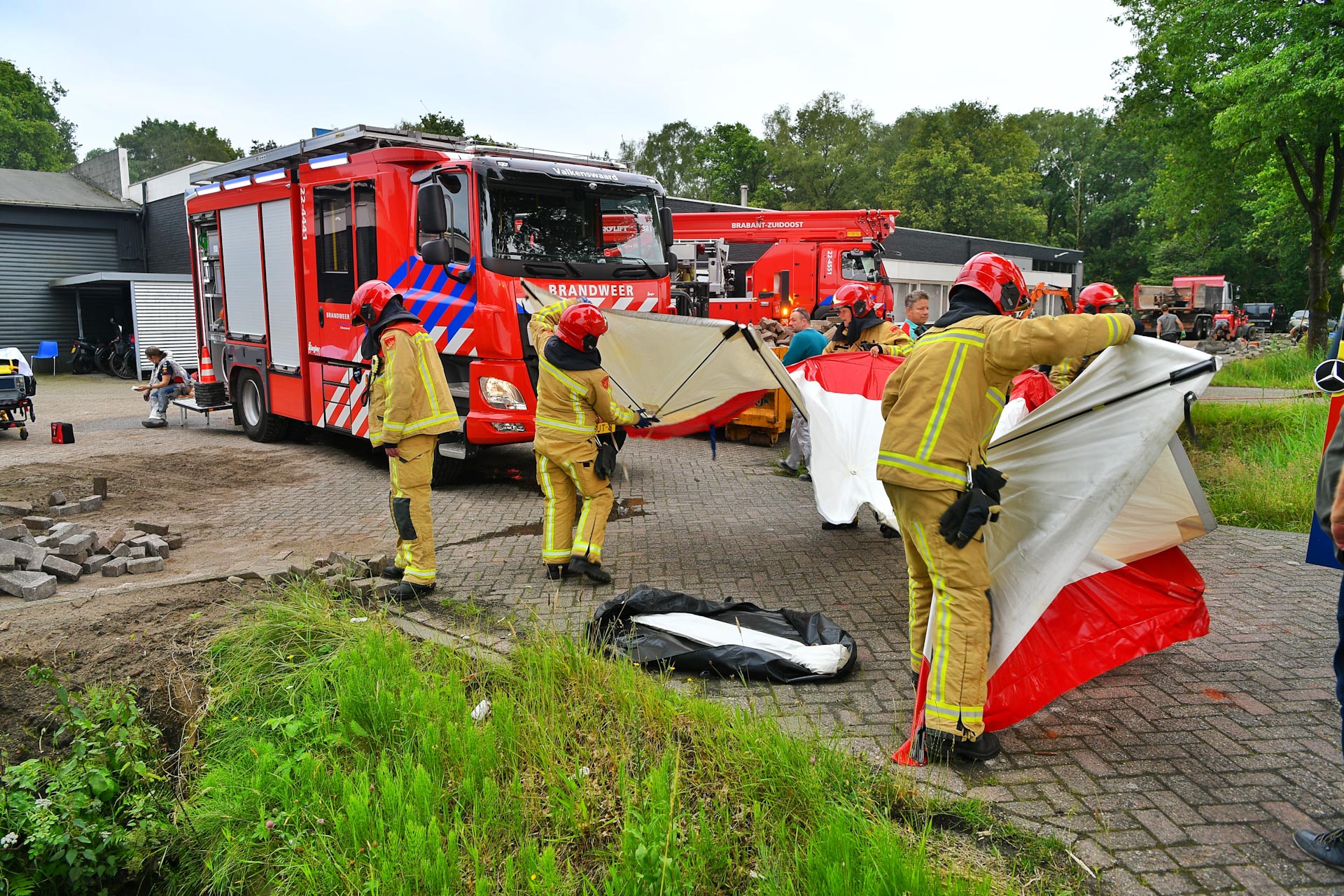 Vrouw gewond door brand in spuiterij