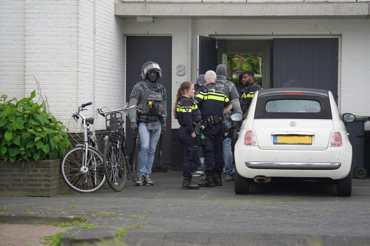 Zwaar Bewapend Arrestatieteam Houdt Verwarde Man Aan In Woning - 112Brabant