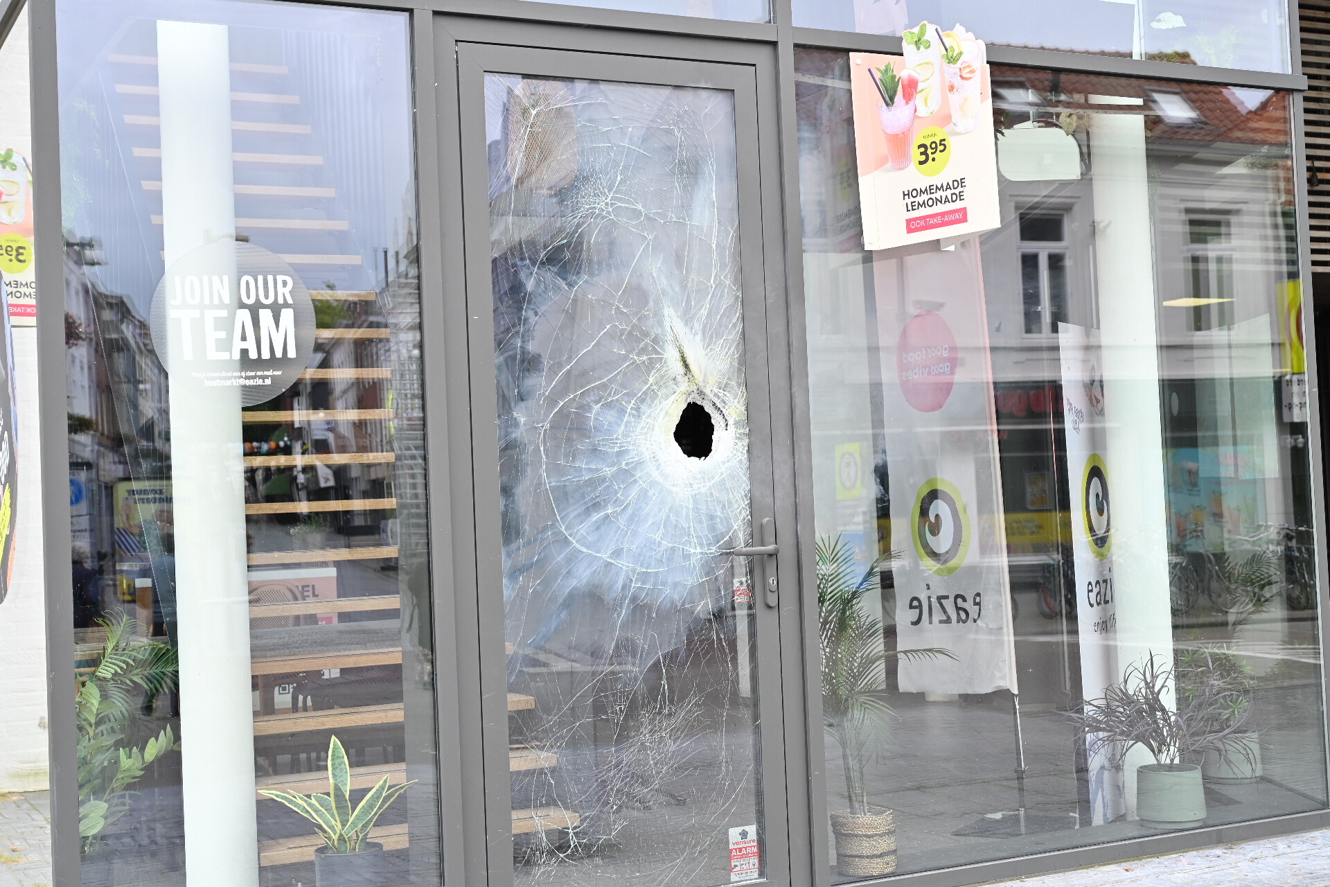 Restaurant doelwit van aanslag, recherche doet onderzoek