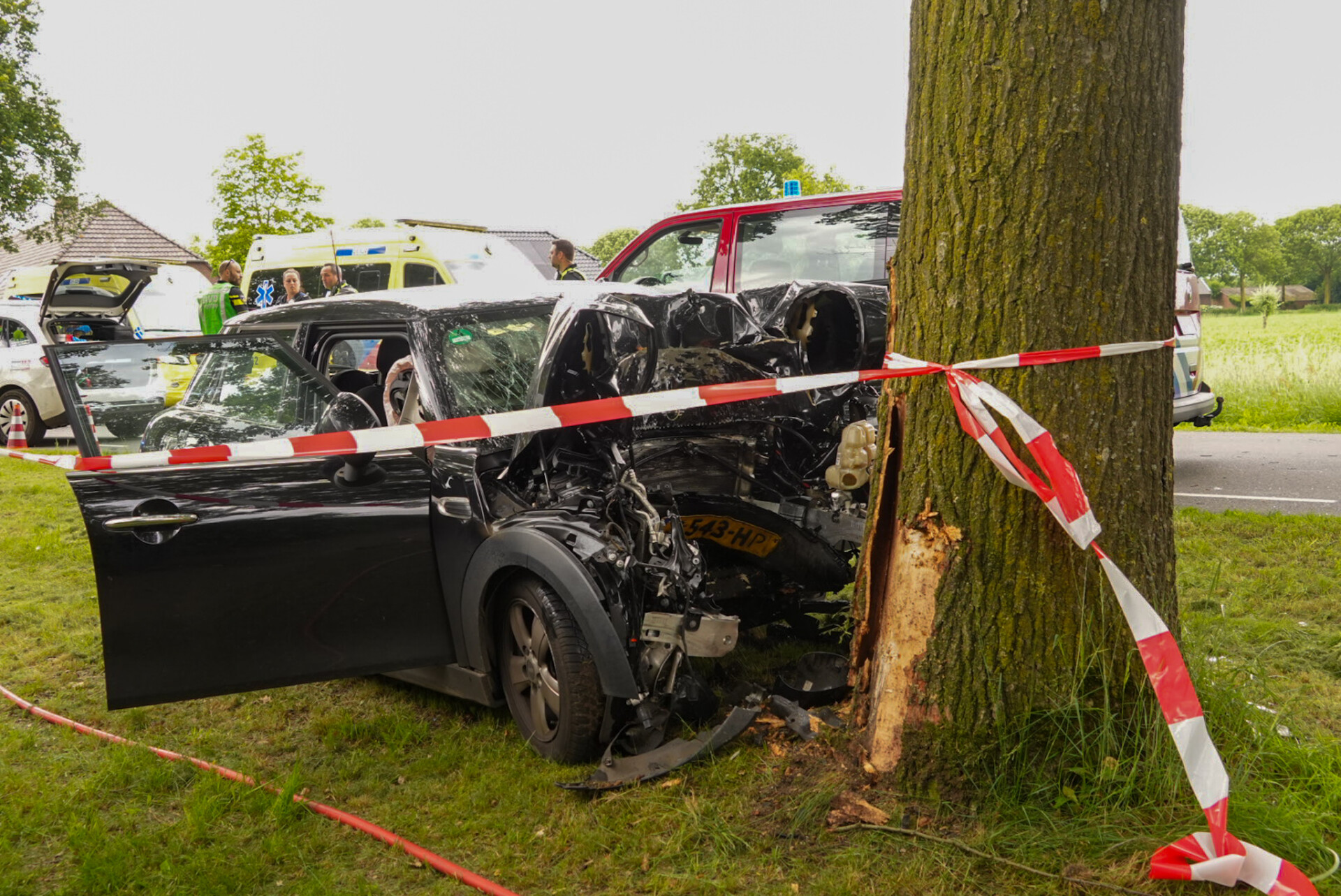 Automobilist om het leven gekomen bij botsing tegen boom