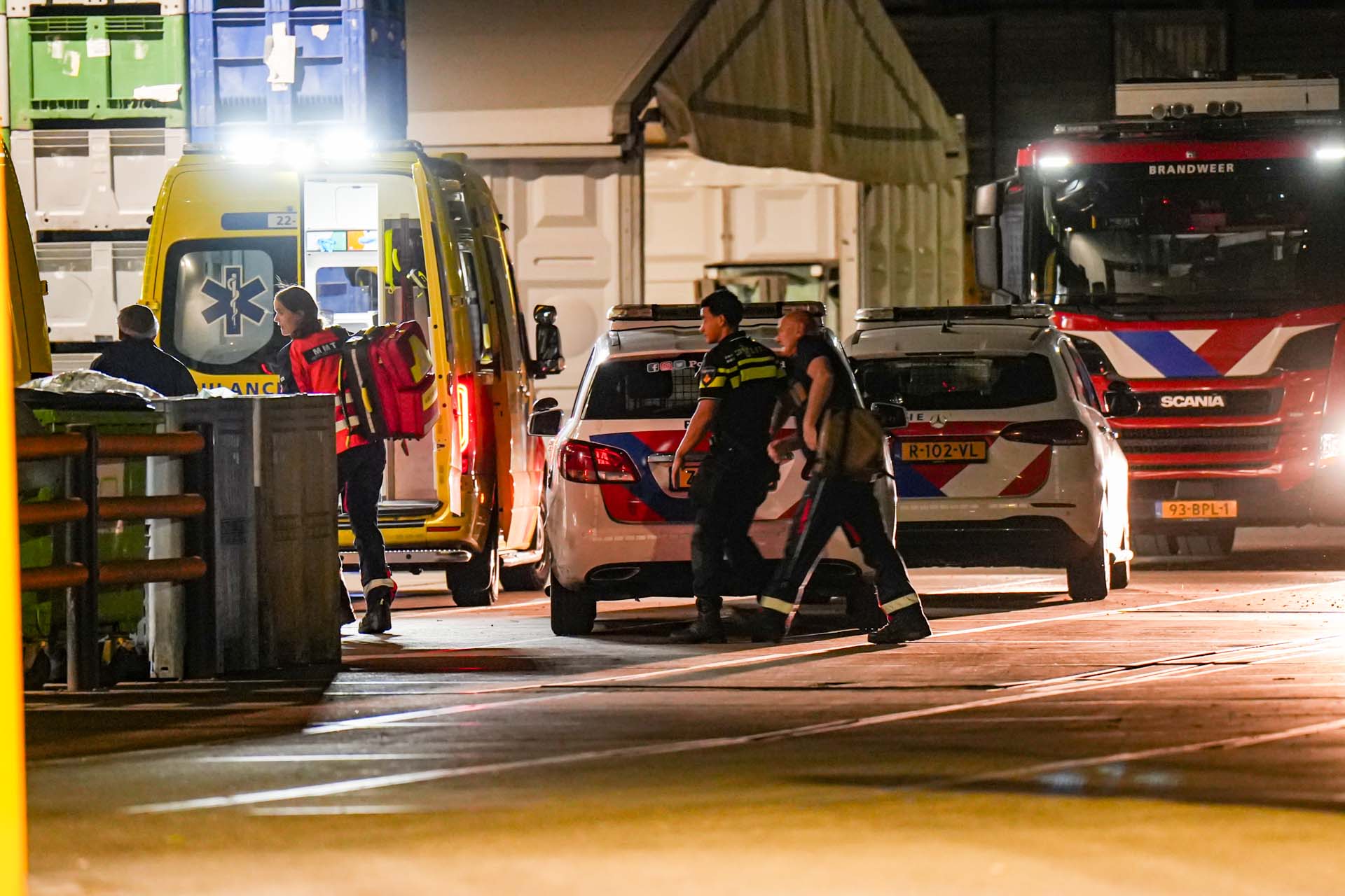 Medewerker bekneld in machine, en raakt ernstig gewond