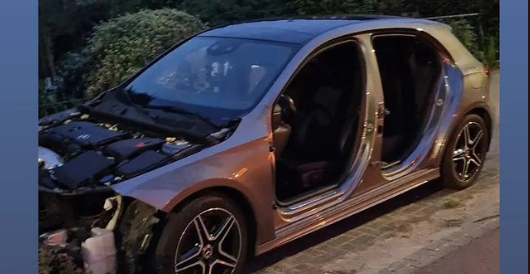 Mercedes compleet gestript, politiehelikopter ingezet bij achtervolging