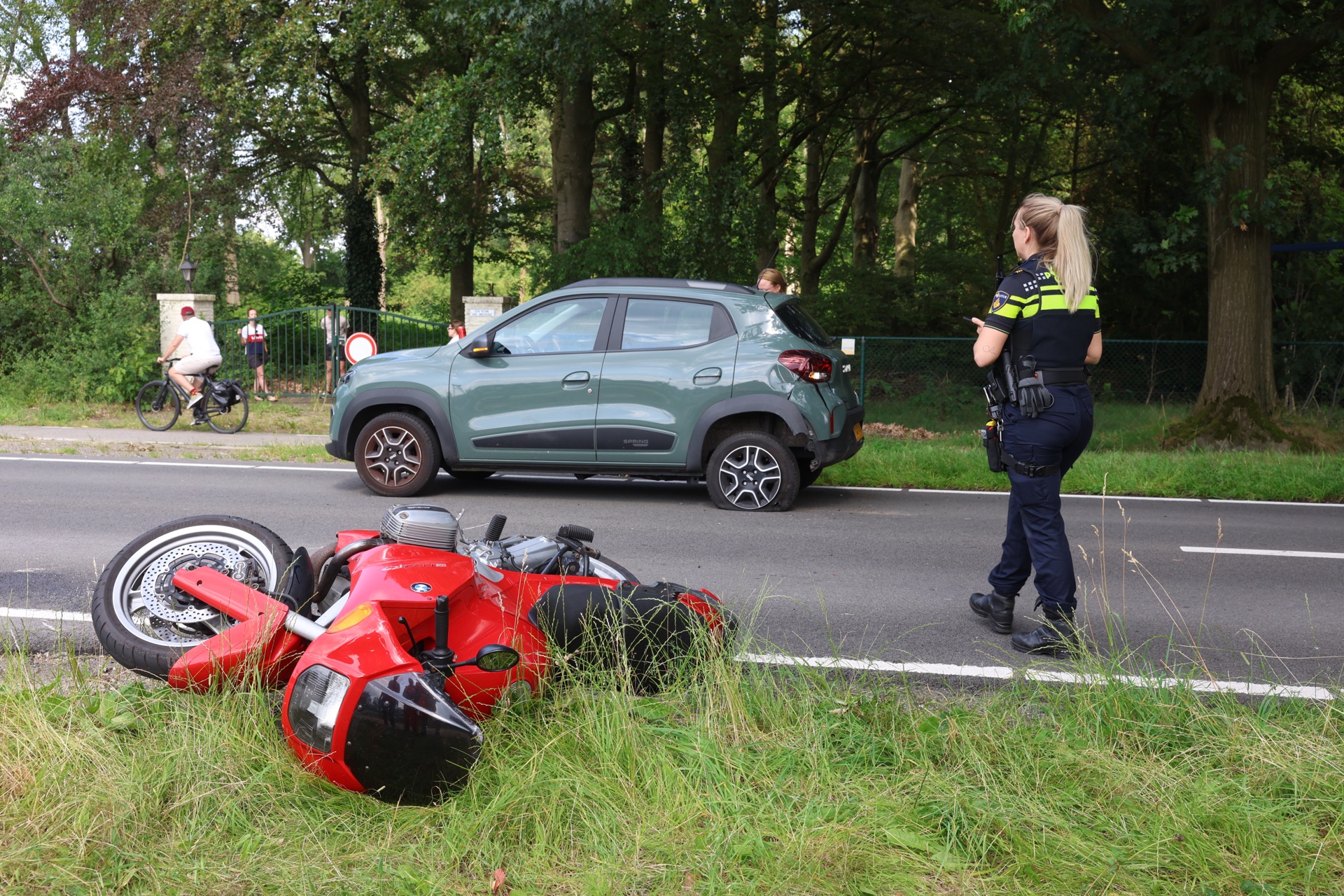 Motorrijder gewond na botsing met meerdere auto’s