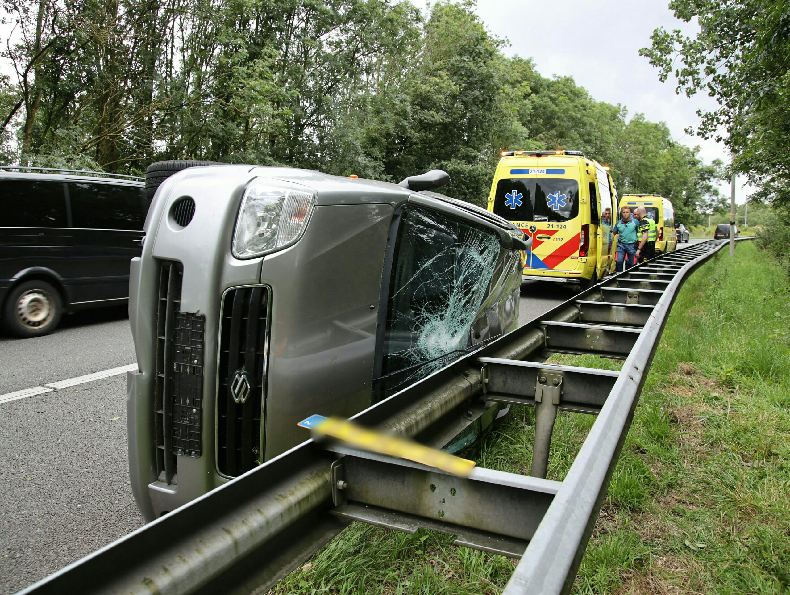 Twee vrouwen en kind gewond na eenzijdig ongeval