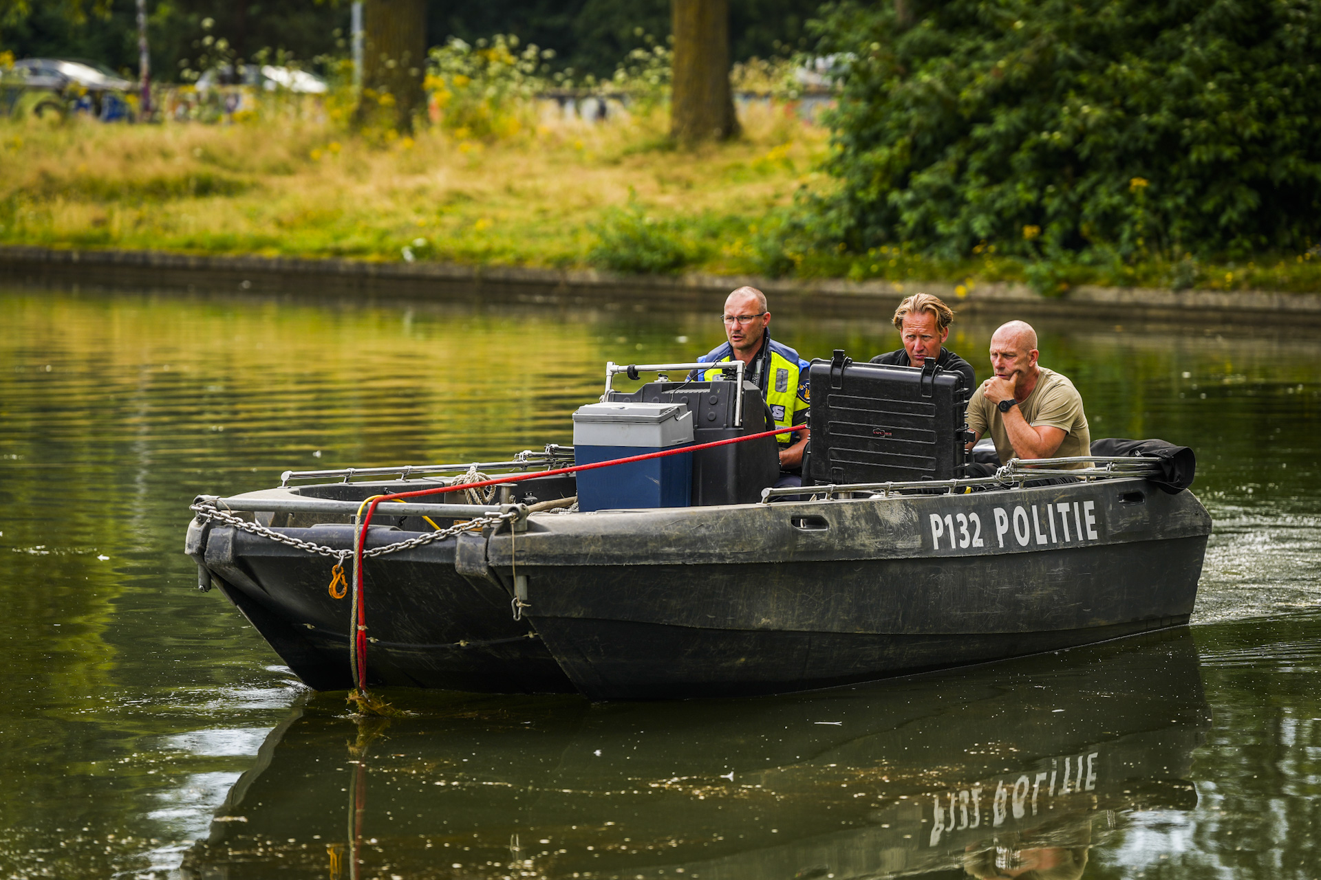 Speciale zoekboot ingezet bij zoekactie naar vermiste man in zwemplas