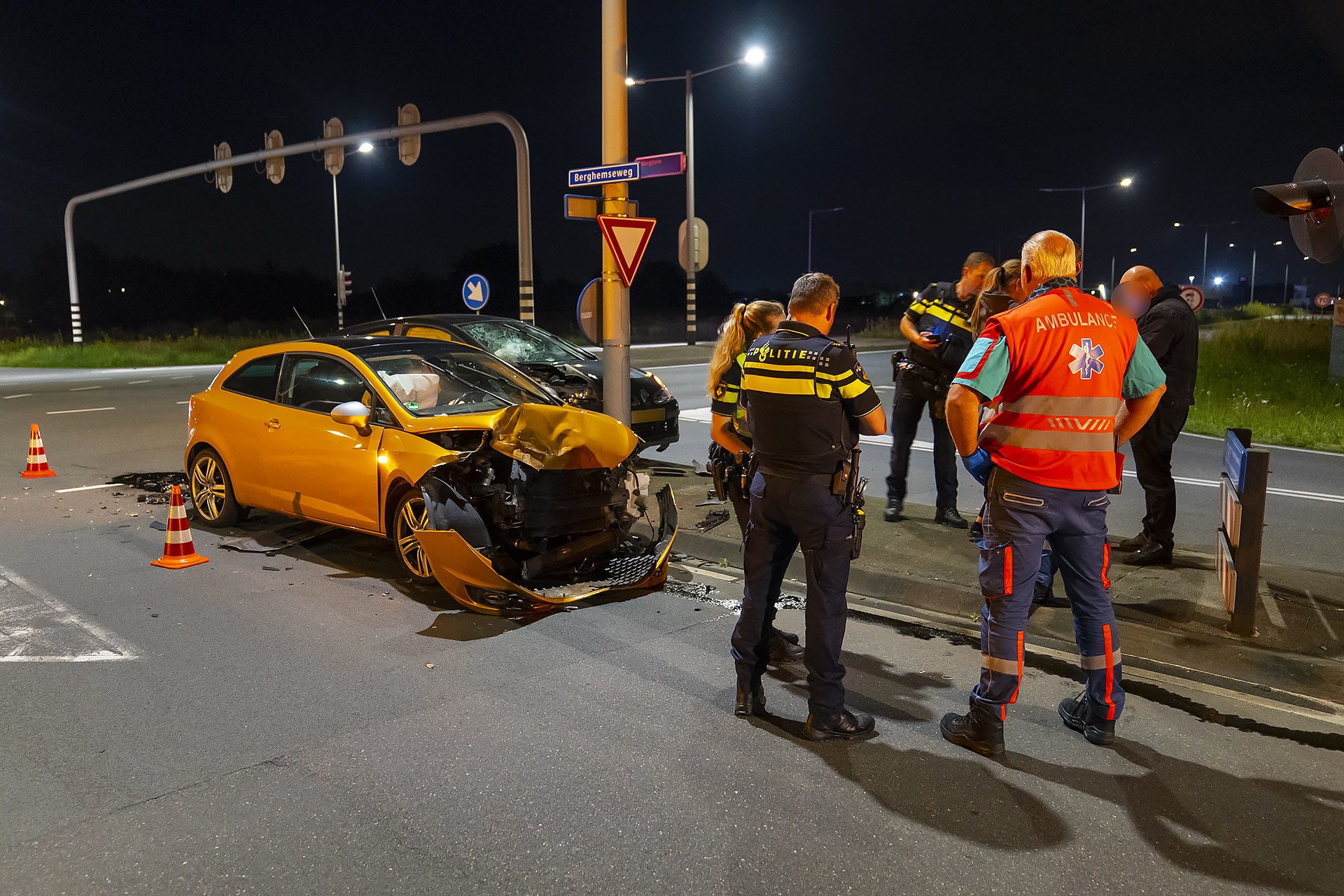 Veel schade na ongeval op kruising, niemand gewond