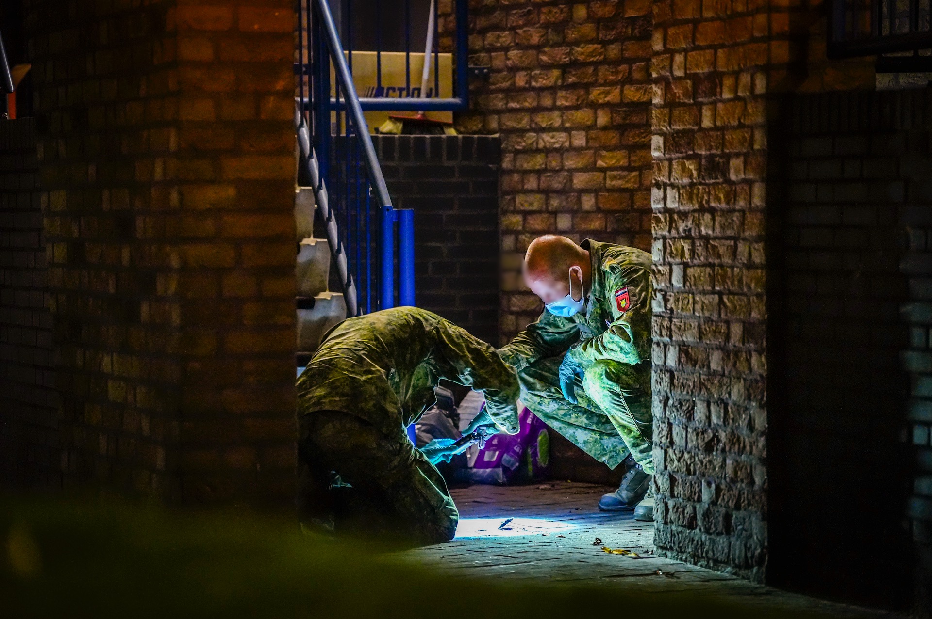 Harde knal bij woning: EOD doet onderzoek maar stuit op brandende accu