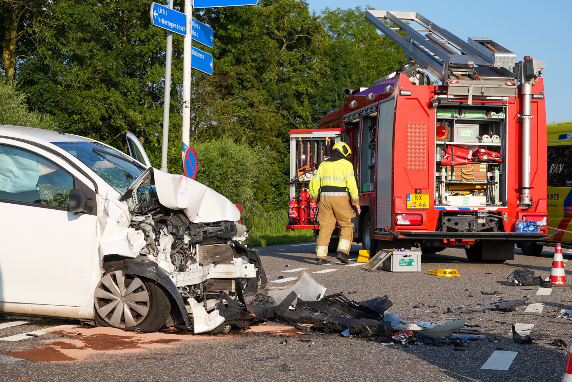 Twee automobilisten gewond na ernstig ongeval