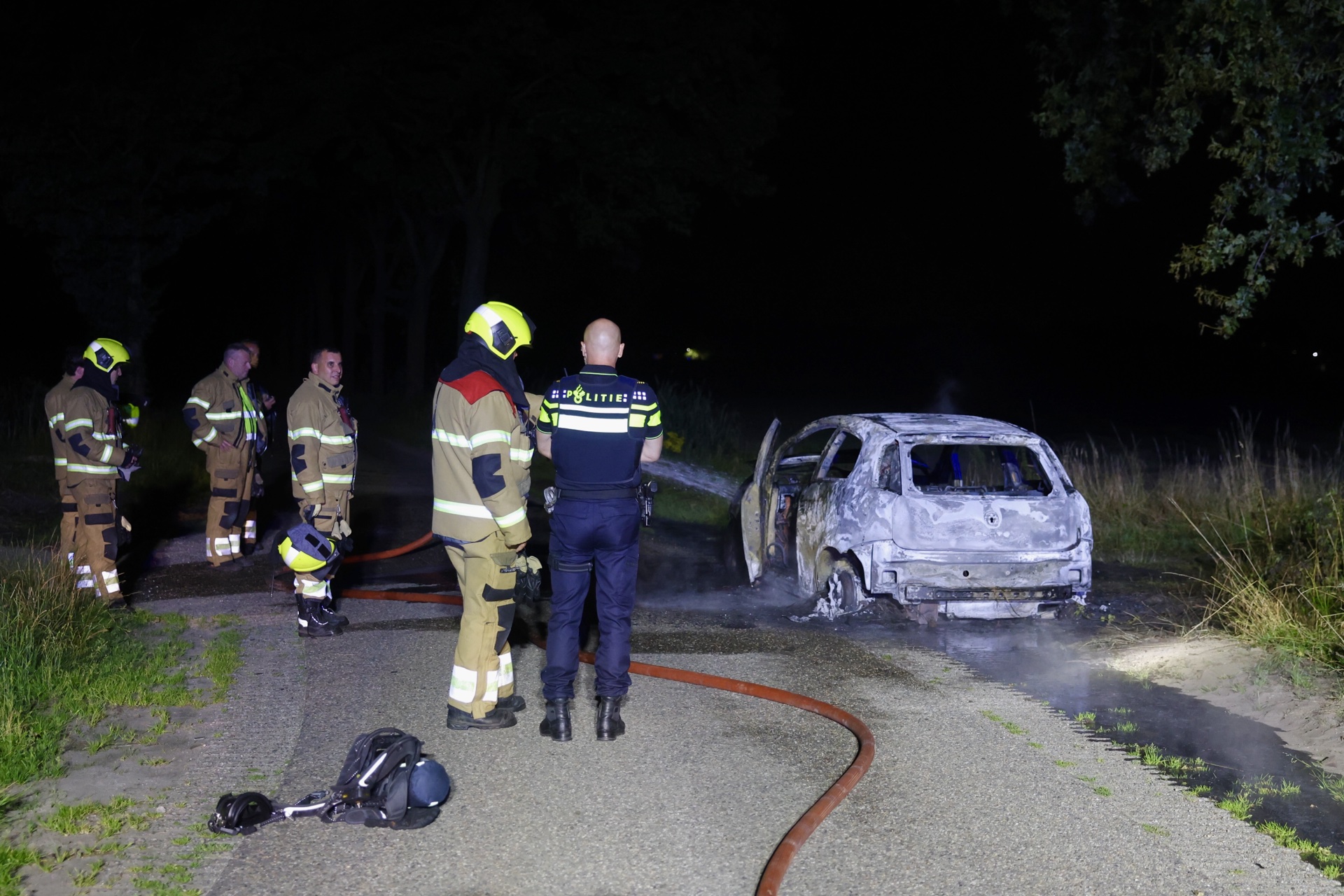 Gestolen auto gedumpt en in brand gestoken