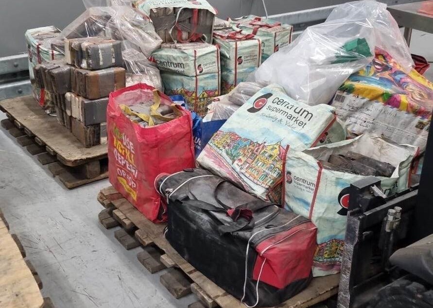 Douane vindt 543 kilo cocaïne tussen lading schroot