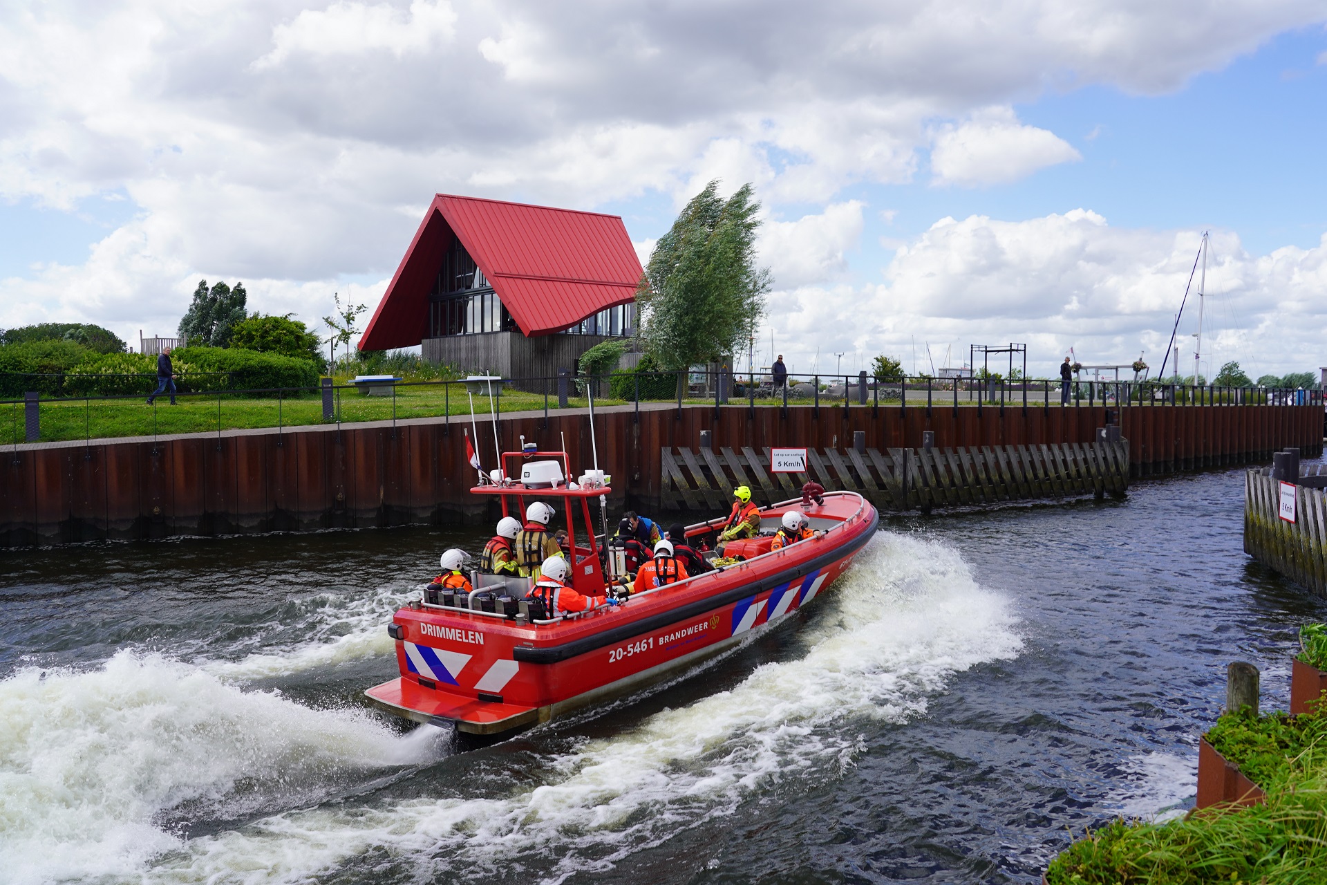 Zeven kanoërs in de problemen door storm: 17-jarige jongen een uur vermist
