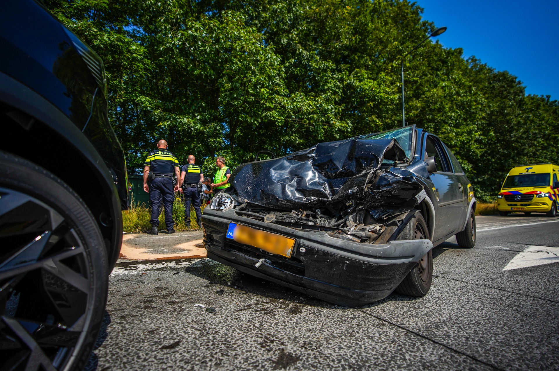 Auto in de prak tijdens proefrit