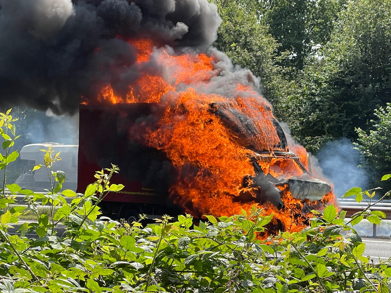 Brand op de snelweg na ongeval