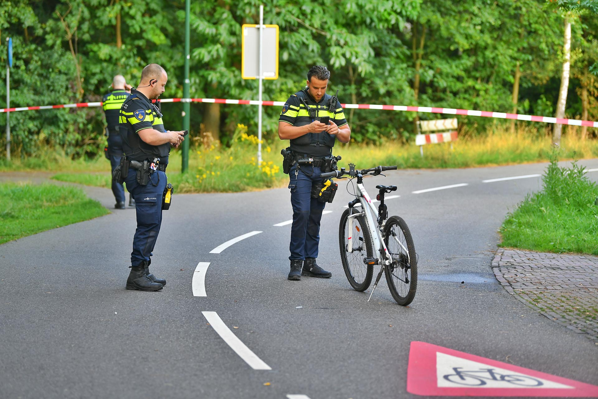 Fietsster zwaargewond bij aanrijding