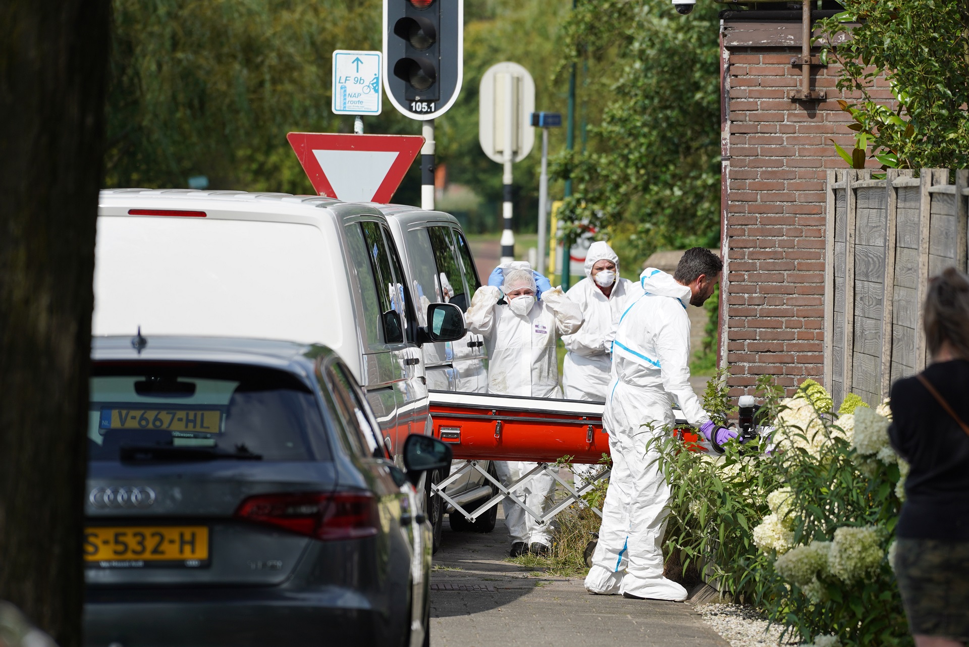 Persoon ligt langere tijd dood in woning, politie doet onderzoek