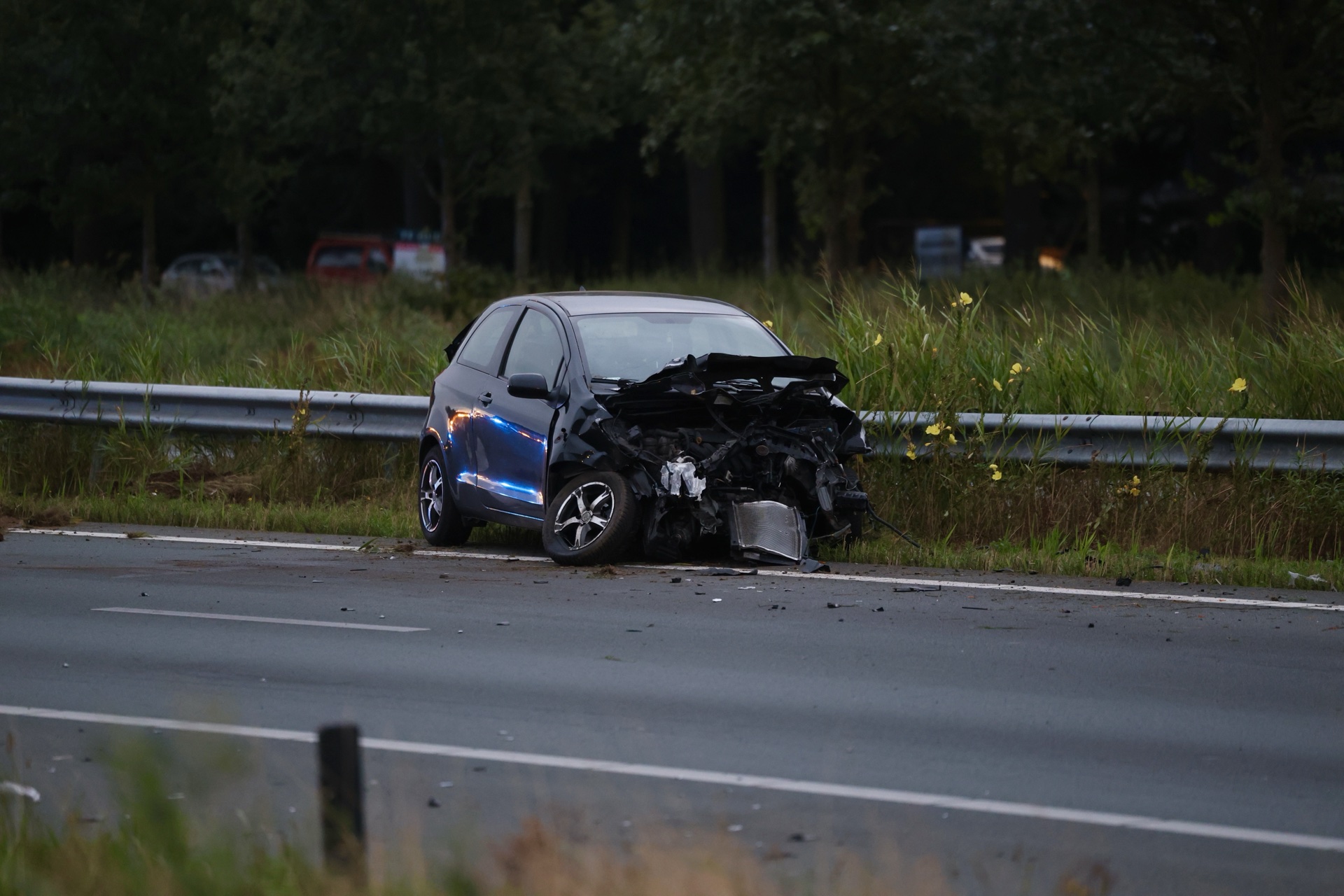 Snelweg dicht na ongeval tussen auto en motor