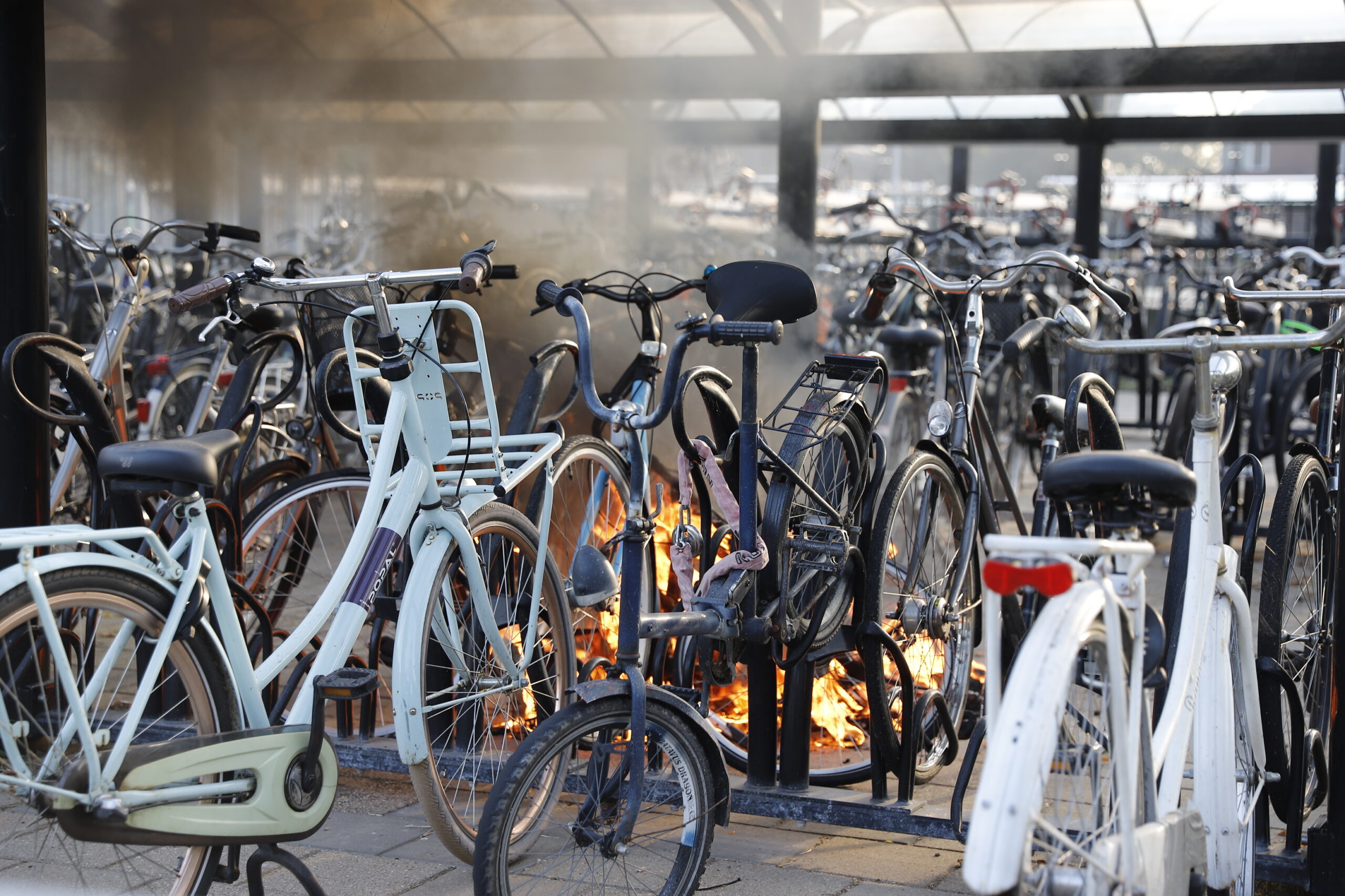 Meerdere fietsen door brand beschadigd in fietsenstalling