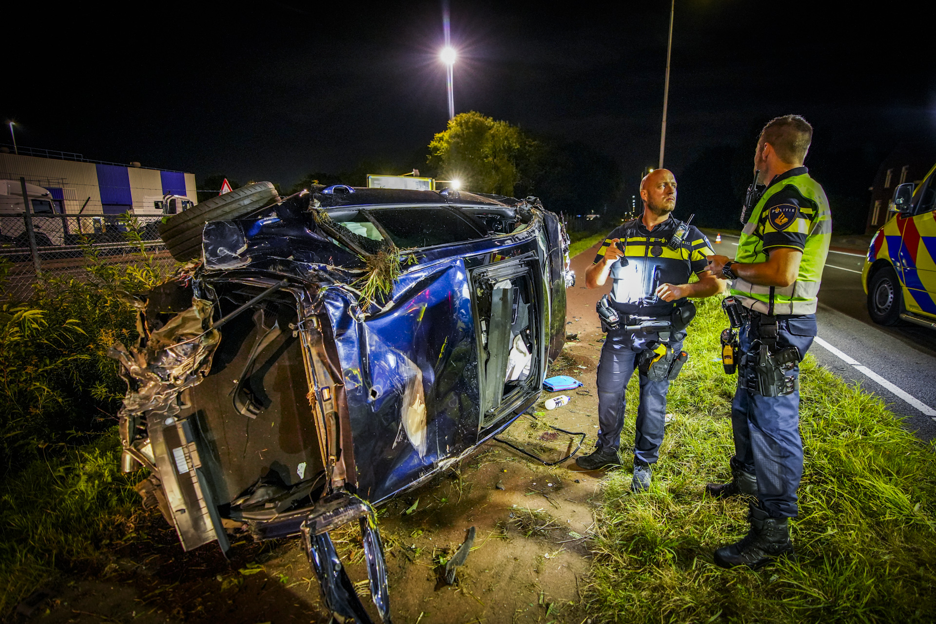 Twee zwaargewonden na heftige crash