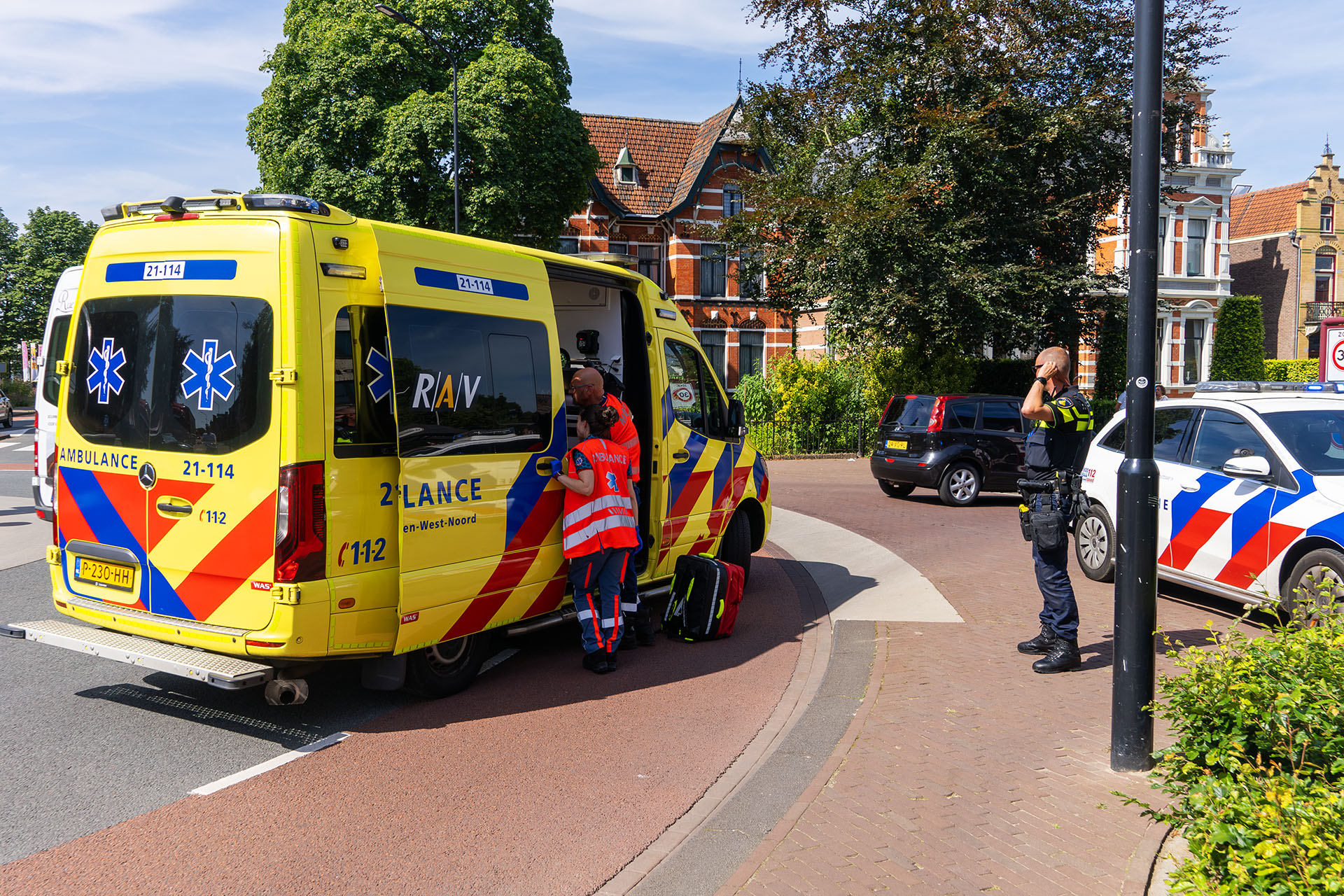 Fietser ernstig gewond na val op rotonde