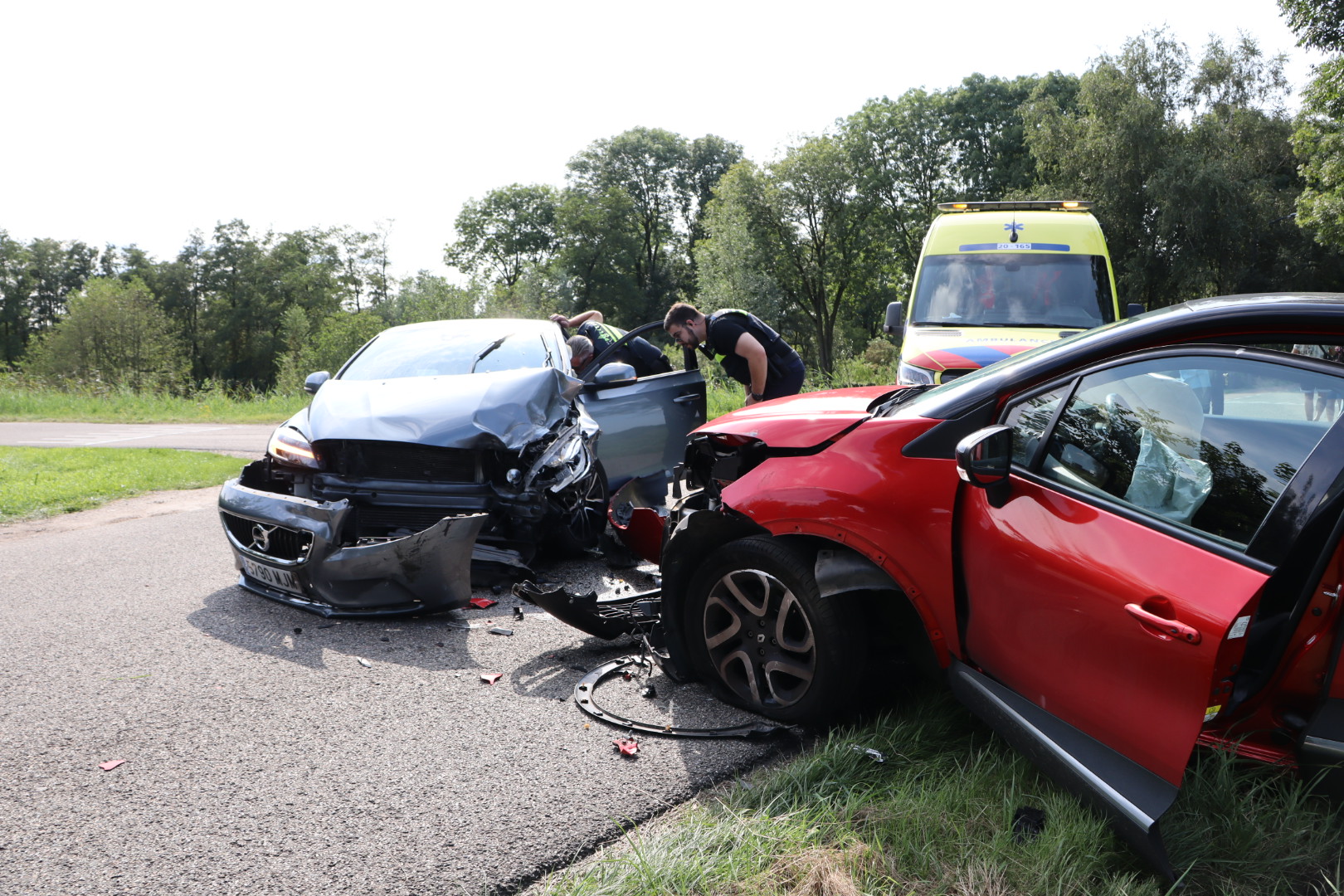 Vrouw gewond bij flinke botsing