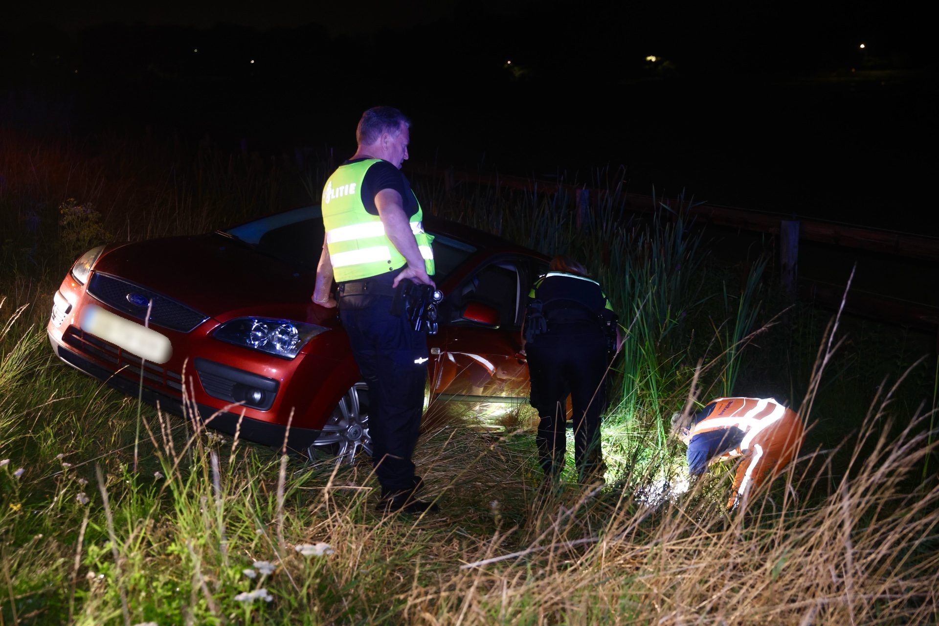 Dronken automobilist belandt met auto in sloot