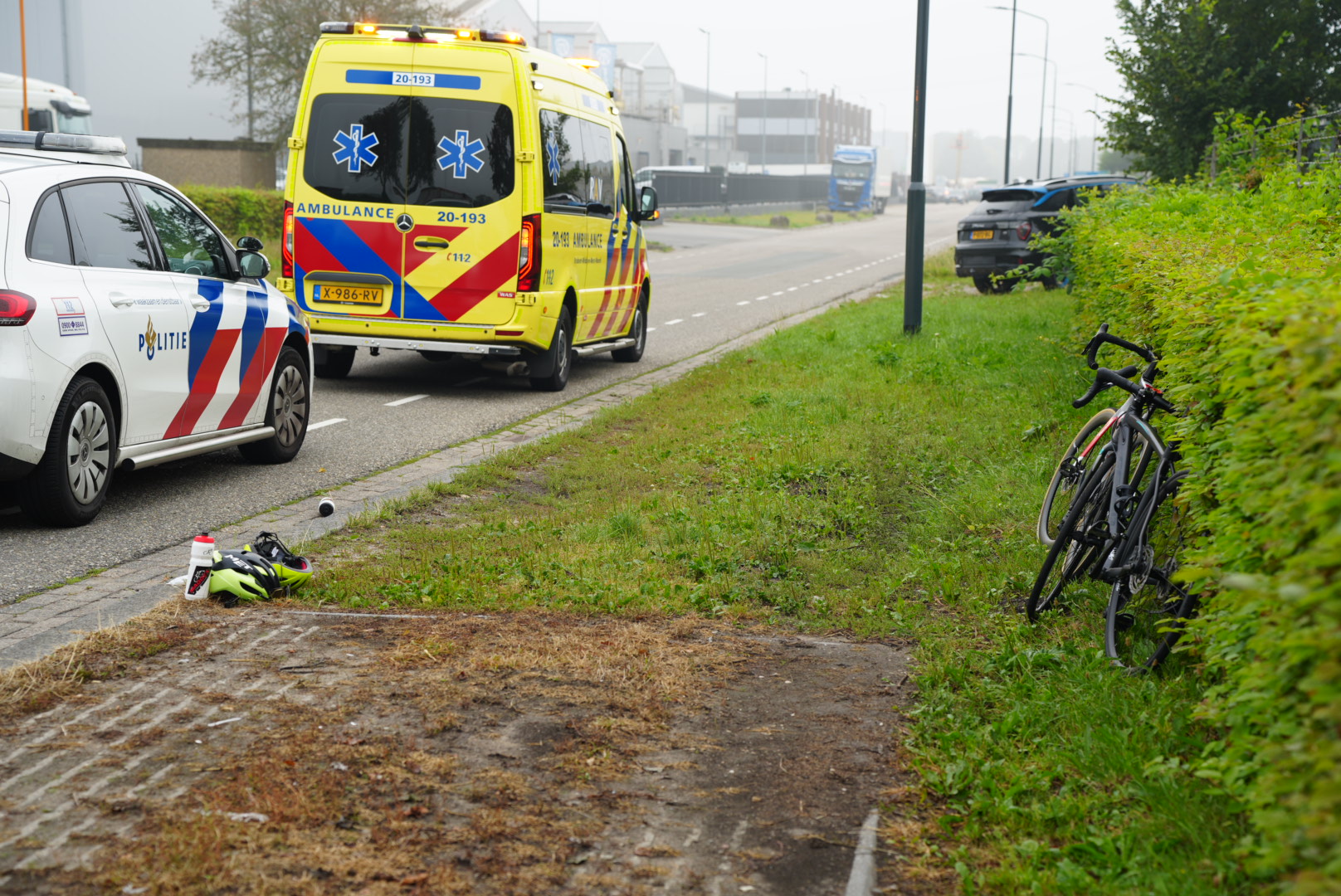 Wielrenster gewond na botsing tegen zijkant vrachtwagen